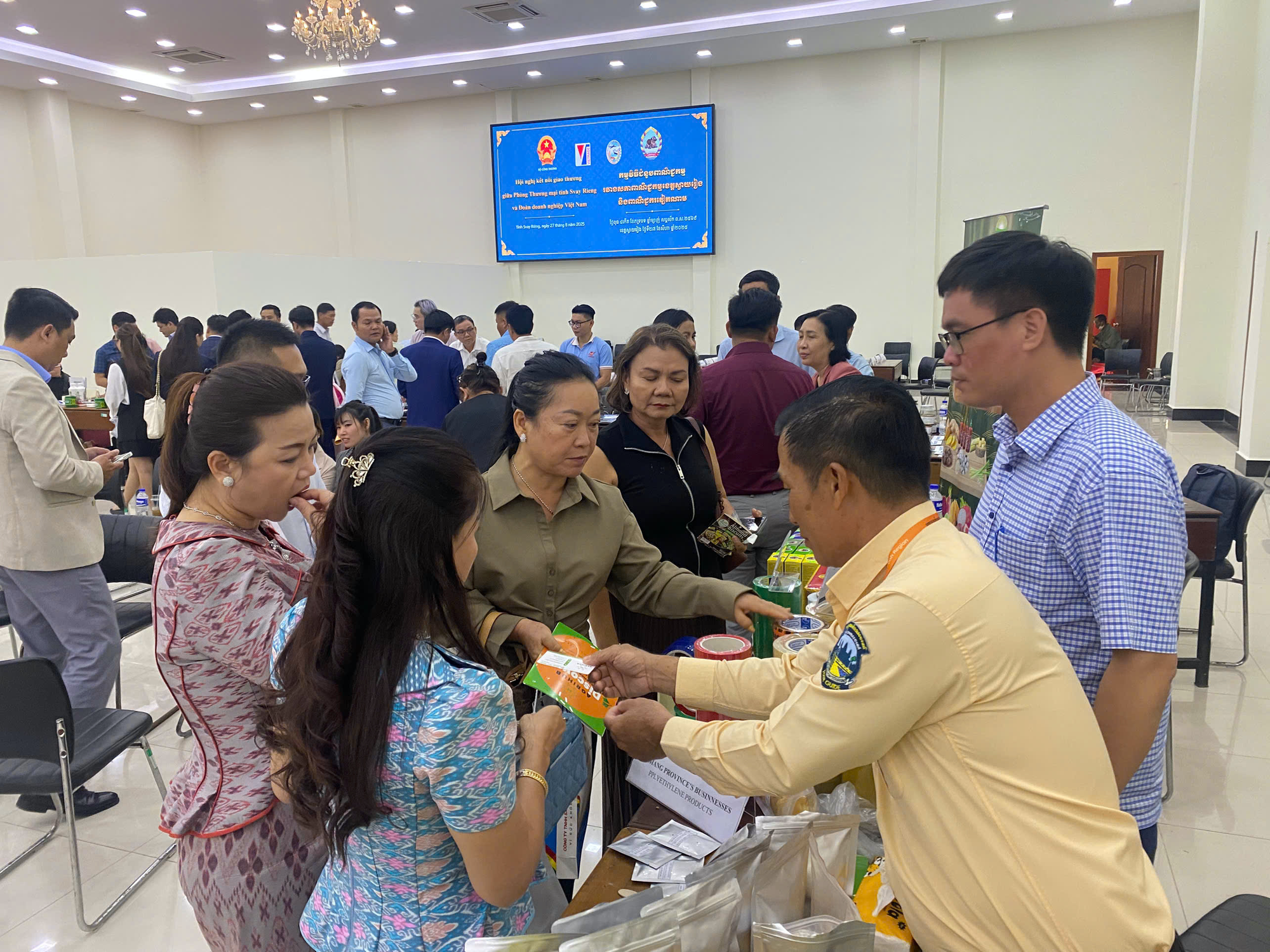 Doanh nghiệp Việt mở rộng giao thương với thị trường Campuchia- Ảnh 2. Doanh nghiệp Việt mở rộng giao thương với thị trường Campuchia- Ảnh 2.