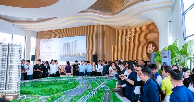 Gần 90% môi giới bất động sản không có chứng chỉ hoặc chứng chỉ hết hạn- Ảnh 1. Gần 90% môi giới bất động sản không có chứng chỉ hoặc chứng chỉ hết hạn- Ảnh 1.
