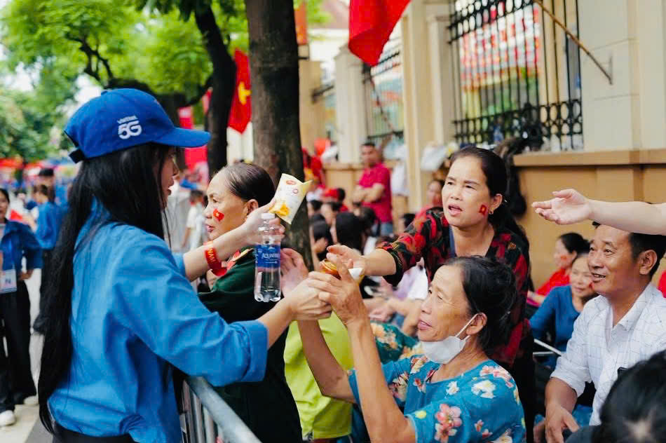 Những hình ảnh đẹp bên lề sơ duyệt diễu binh, diễu hành- Ảnh 7. Những hình ảnh đẹp bên lề sơ duyệt diễu binh, diễu hành- Ảnh 7.