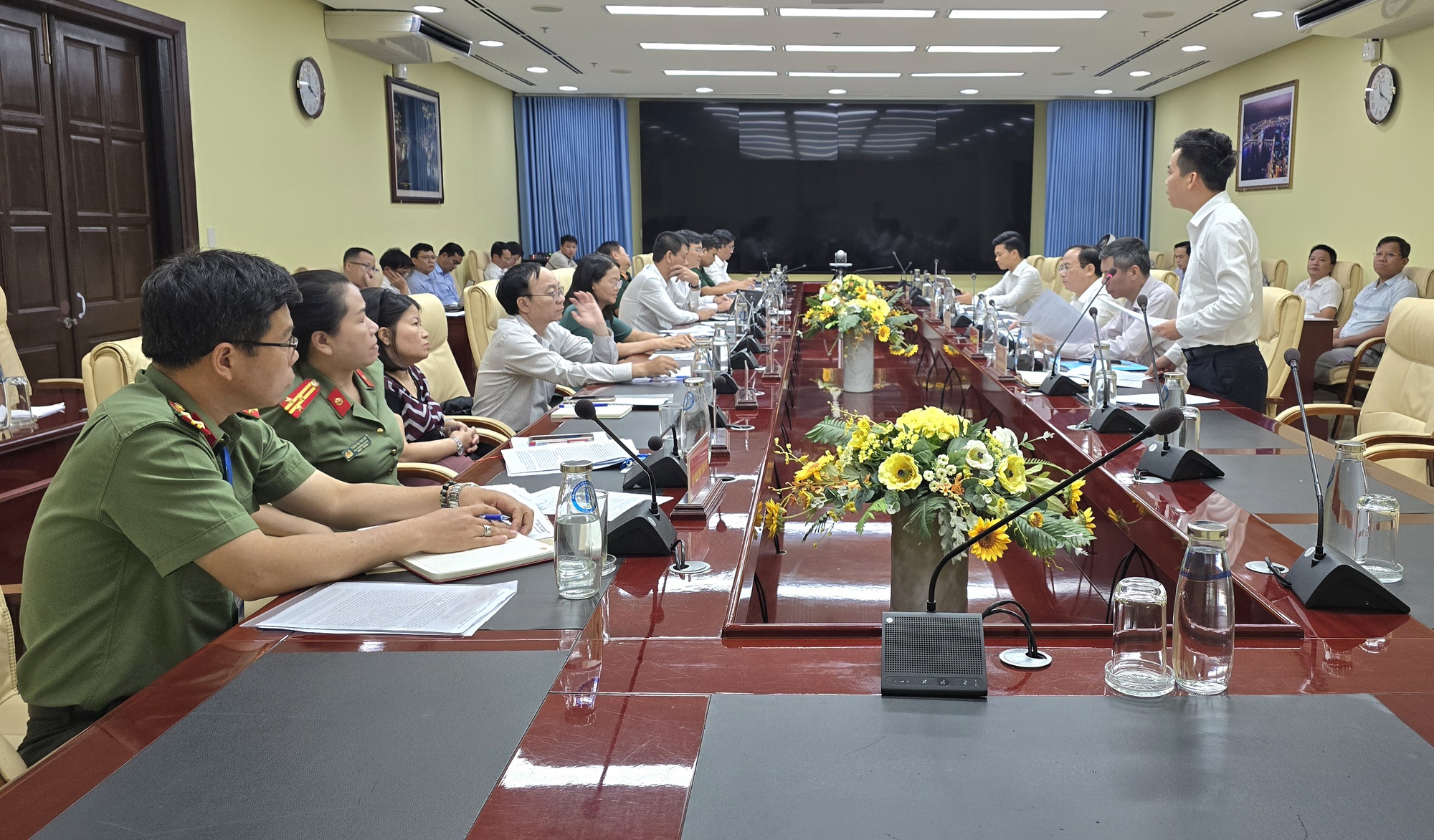 Thứ trưởng Nguyễn Văn Sinh: Phát triển nhà ở xã hội phải quan tâm cán bộ sau sáp nhập- Ảnh 2. Thứ trưởng Nguyễn Văn Sinh: Phát triển nhà ở xã hội phải quan tâm cán bộ sau sáp nhập- Ảnh 2.