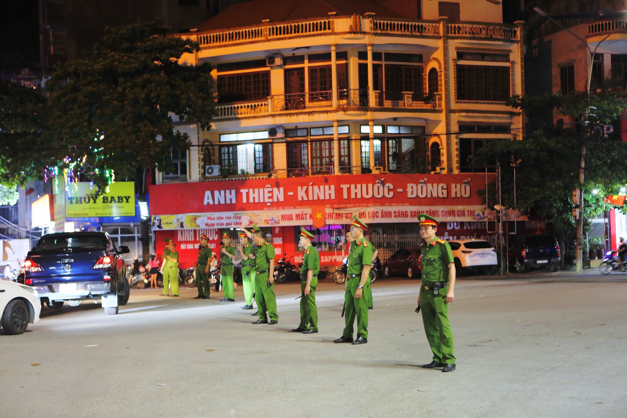 Lung linh sắc màu các mô hình đèn trung thu ở Tuyên Quang- Ảnh 12. Lung linh sắc màu các mô hình đèn trung thu ở Tuyên Quang- Ảnh 12.