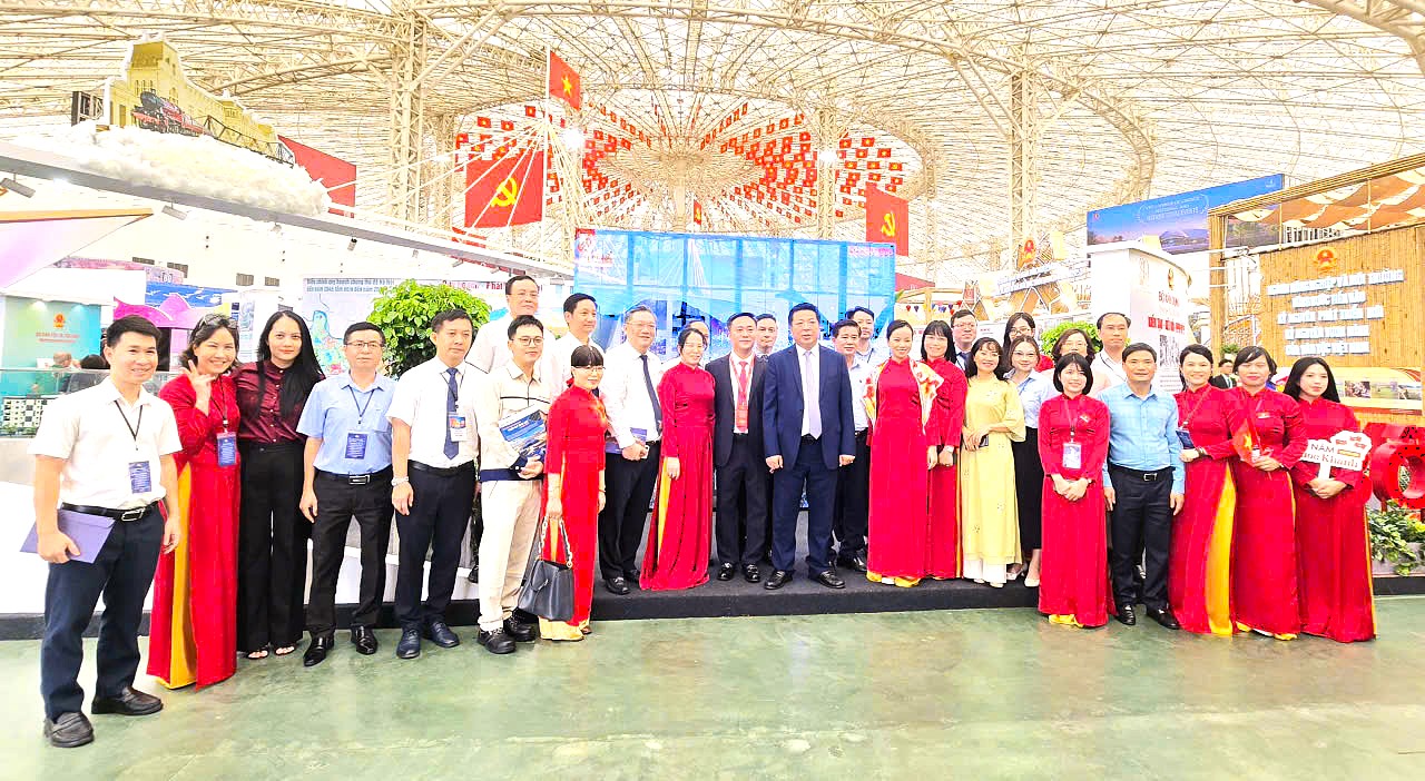 Triển lãm thành tựu 80 năm ngành Xây dựng thu hút giới trẻ tham quan- Ảnh 17. Triển lãm thành tựu 80 năm ngành Xây dựng thu hút giới trẻ tham quan- Ảnh 17.
