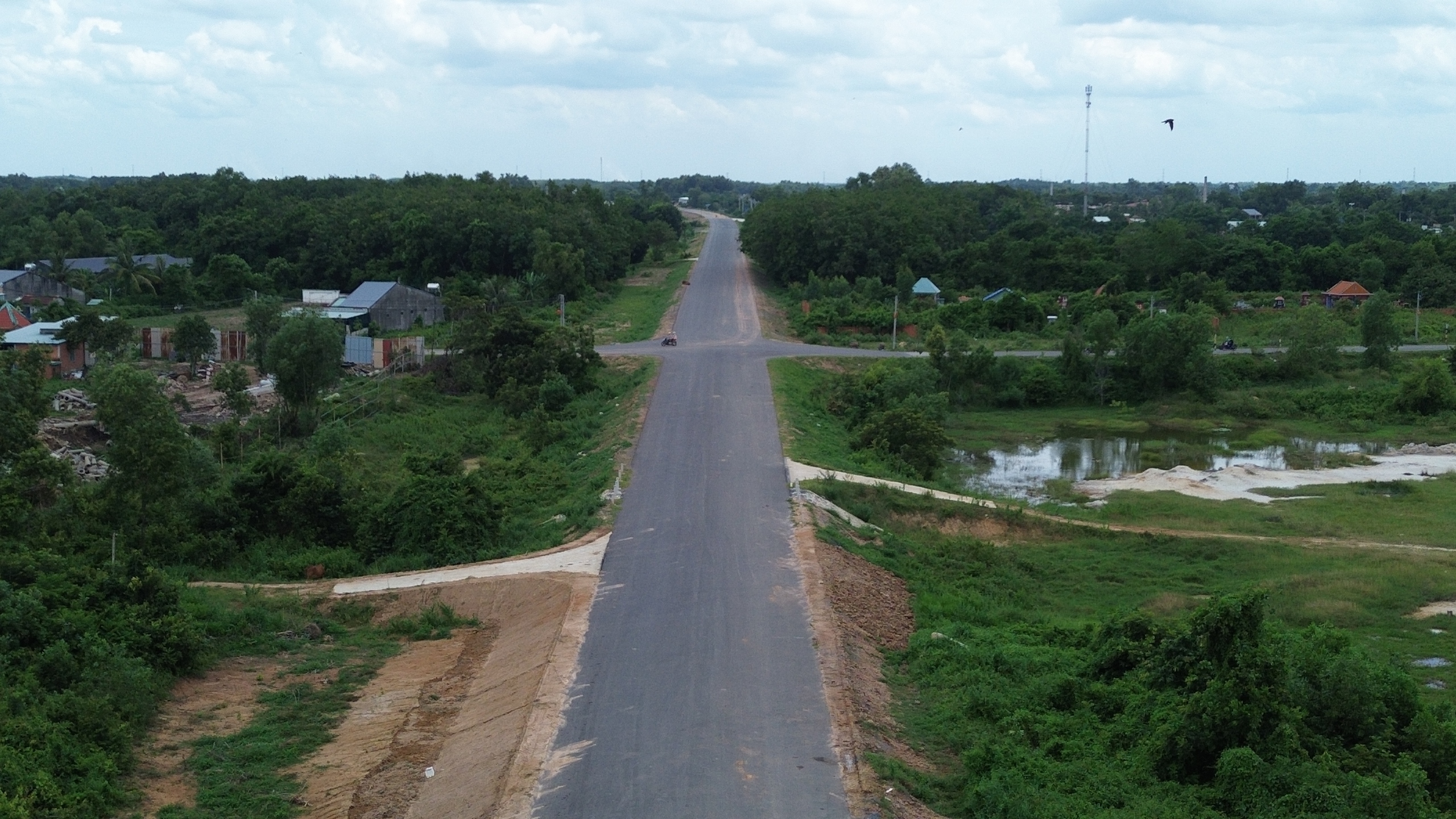 Đường Hồ Chí Minh qua Tây Ninh: Vướng mặt bằng, vật liệu, nhà thầu như "ngồi trên lửa"- Ảnh 5. Đường Hồ Chí Minh qua Tây Ninh: Vướng mặt bằng, vật liệu, nhà thầu như "ngồi trên lửa"- Ảnh 5.