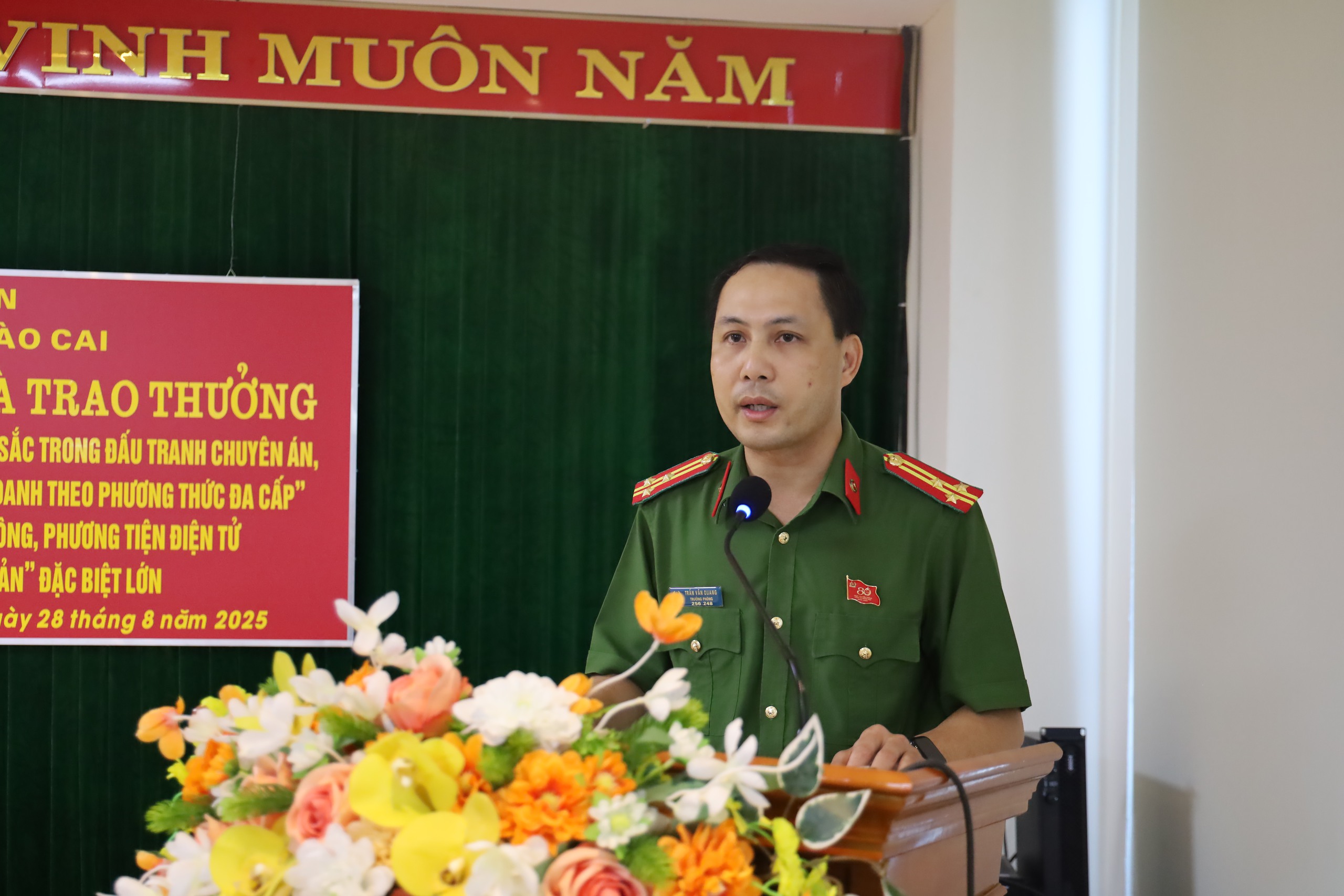 Lào Cai: Khen thưởng tập thể công an triệt phá đường dây lừa tiền ảo trên 400 tỷ đồng- Ảnh 5. Lào Cai: Khen thưởng tập thể công an triệt phá đường dây lừa tiền ảo trên 400 tỷ đồng- Ảnh 5.