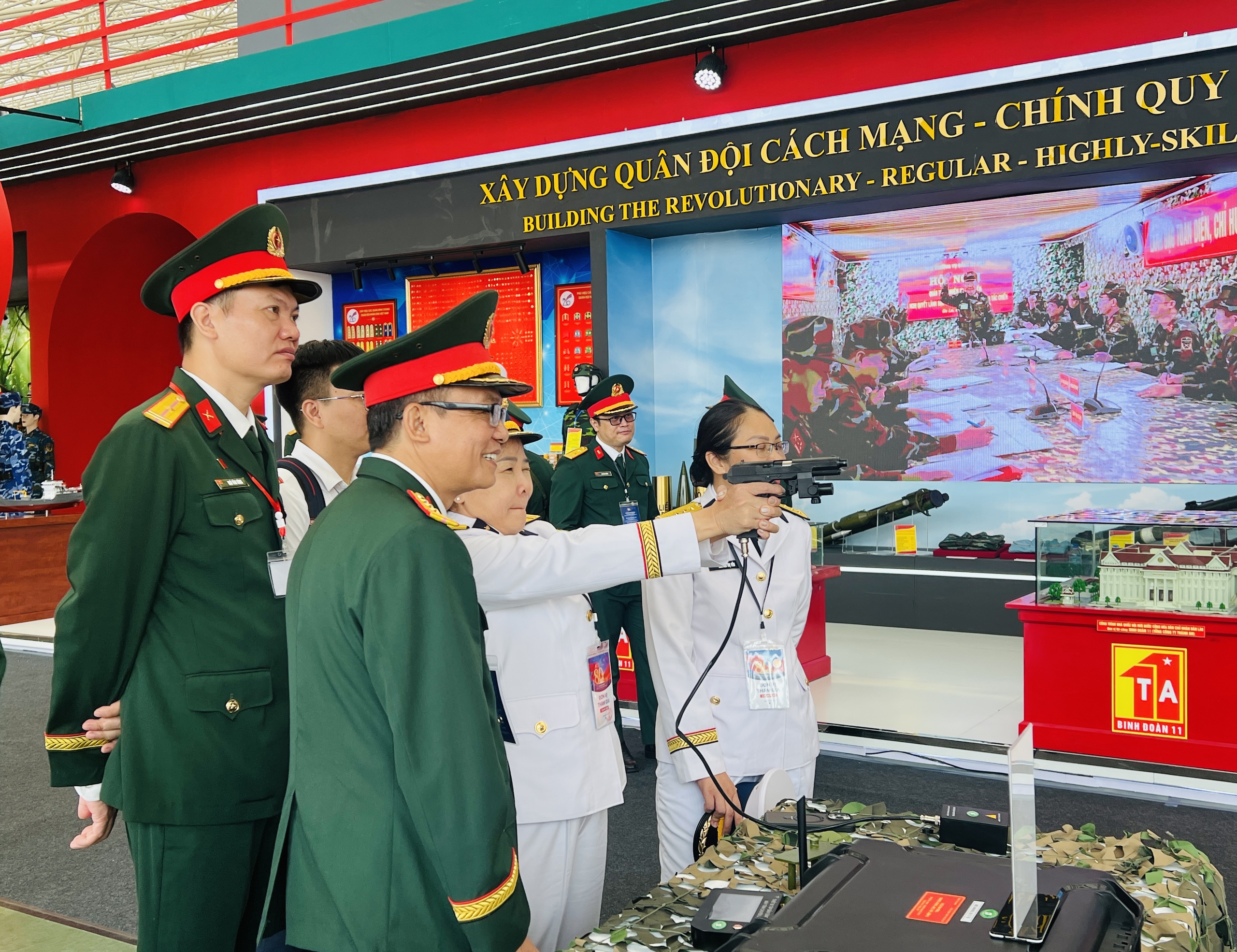 Tận mắt chiêm ngưỡng dàn vũ khí, khí tài hiện đại tại Triển lãm Thành tựu đất nước 80 năm- Ảnh 8. Tận mắt chiêm ngưỡng dàn vũ khí, khí tài hiện đại tại Triển lãm Thành tựu đất nước 80 năm- Ảnh 8.