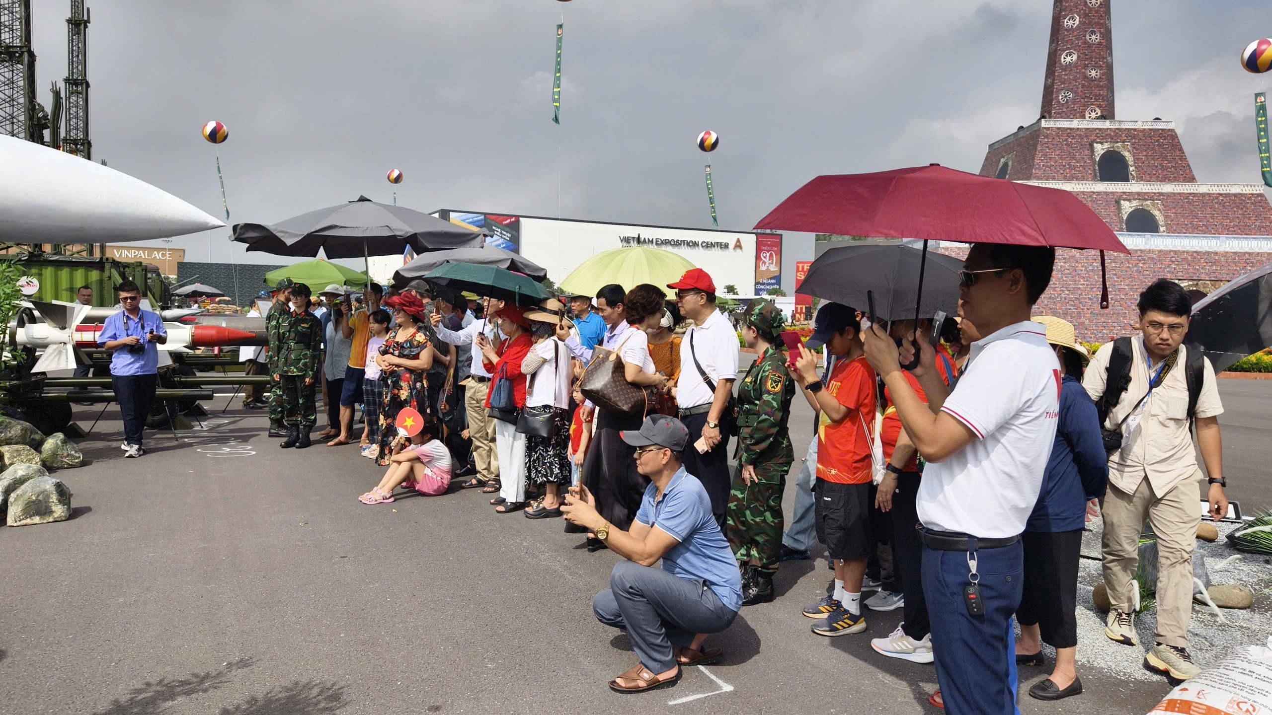 Tận mắt chiêm ngưỡng dàn vũ khí, khí tài hiện đại tại Triển lãm Thành tựu đất nước 80 năm- Ảnh 16. Tận mắt chiêm ngưỡng dàn vũ khí, khí tài hiện đại tại Triển lãm Thành tựu đất nước 80 năm- Ảnh 16.