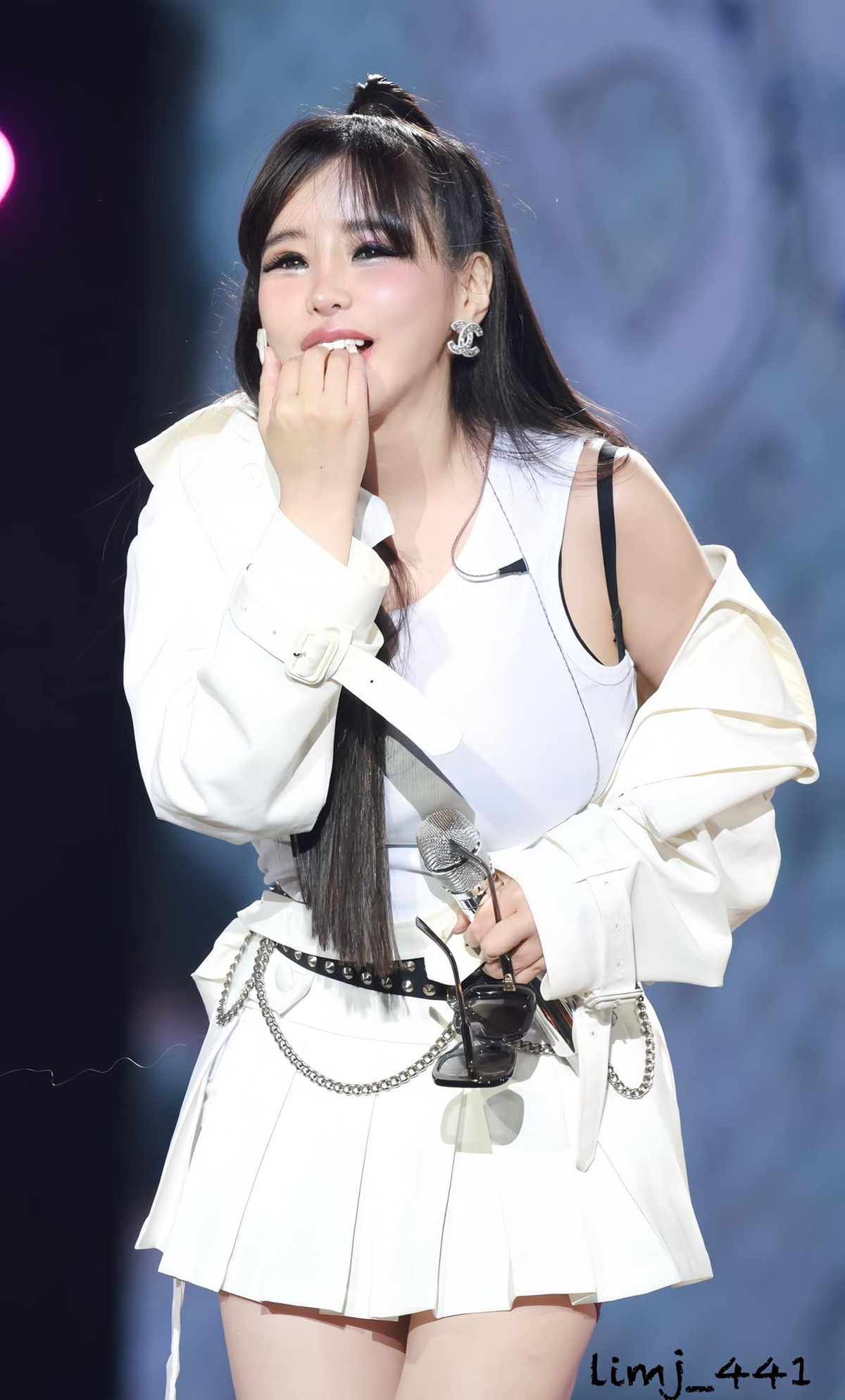 Điều gì khiến các thần tượng Kpop kiệt sức sau ánh hào quang?- Ảnh 2. Điều gì khiến các thần tượng Kpop kiệt sức sau ánh hào quang?- Ảnh 2.
