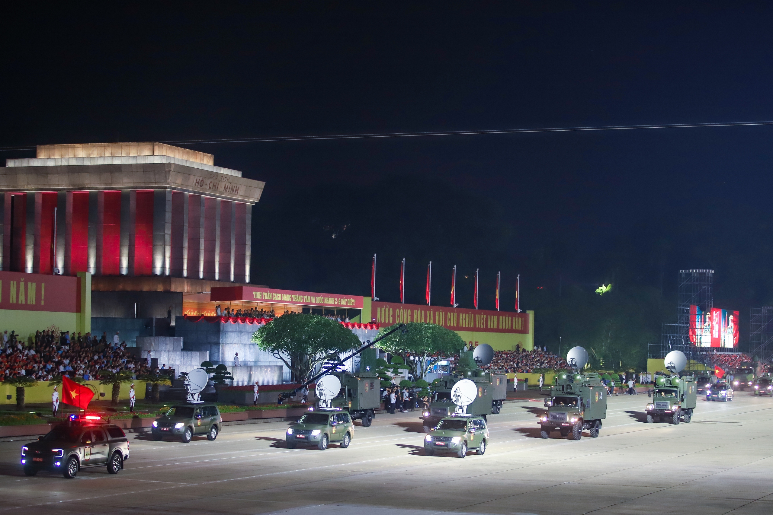Dàn khí tài do Việt Nam sản xuất, cải tiến phô diễn uy lực trên Quảng trường Ba Đình- Ảnh 17. Dàn khí tài do Việt Nam sản xuất, cải tiến phô diễn uy lực trên Quảng trường Ba Đình- Ảnh 17.