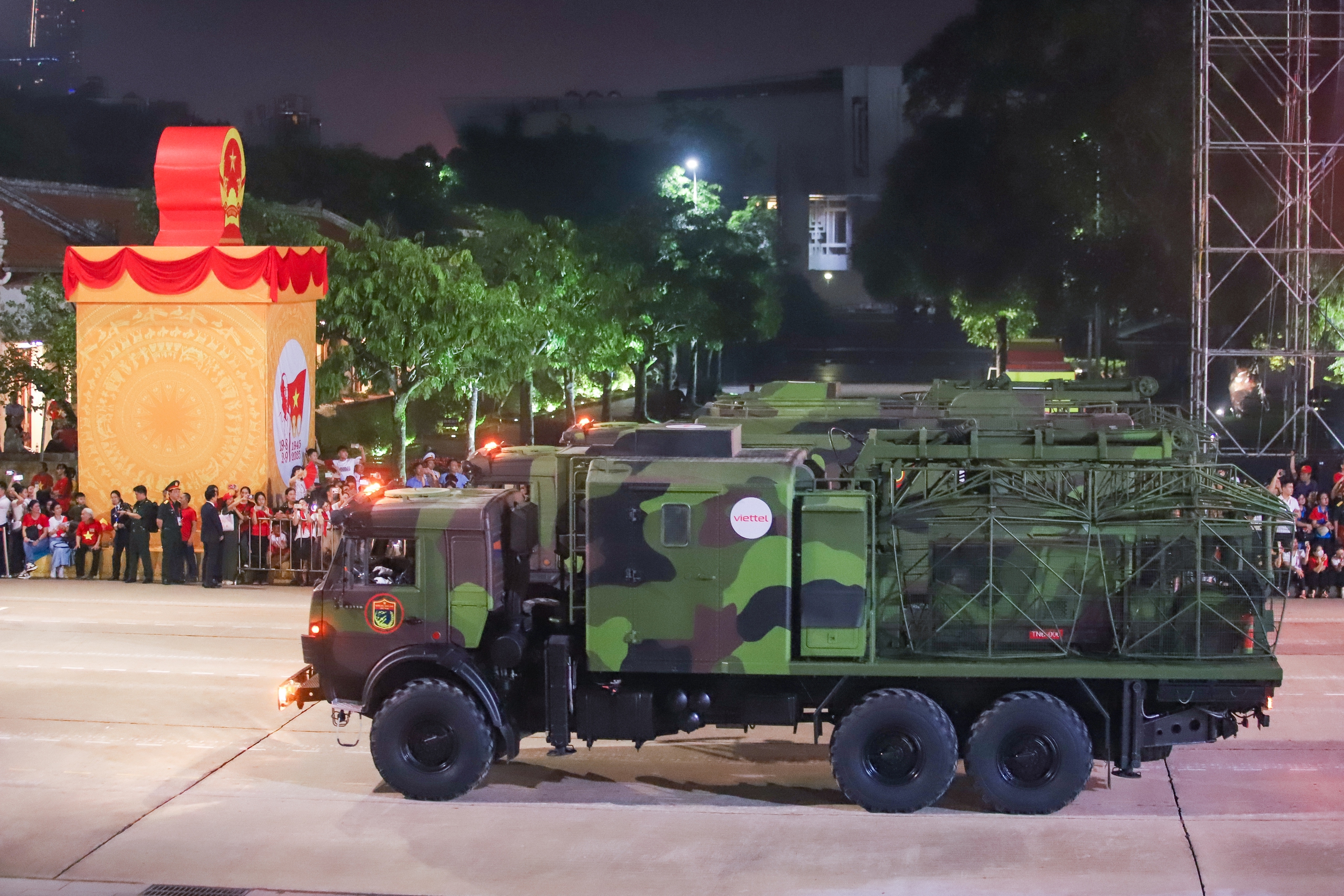 Dàn khí tài do Việt Nam sản xuất, cải tiến phô diễn uy lực trên Quảng trường Ba Đình- Ảnh 15. Dàn khí tài do Việt Nam sản xuất, cải tiến phô diễn uy lực trên Quảng trường Ba Đình- Ảnh 15.