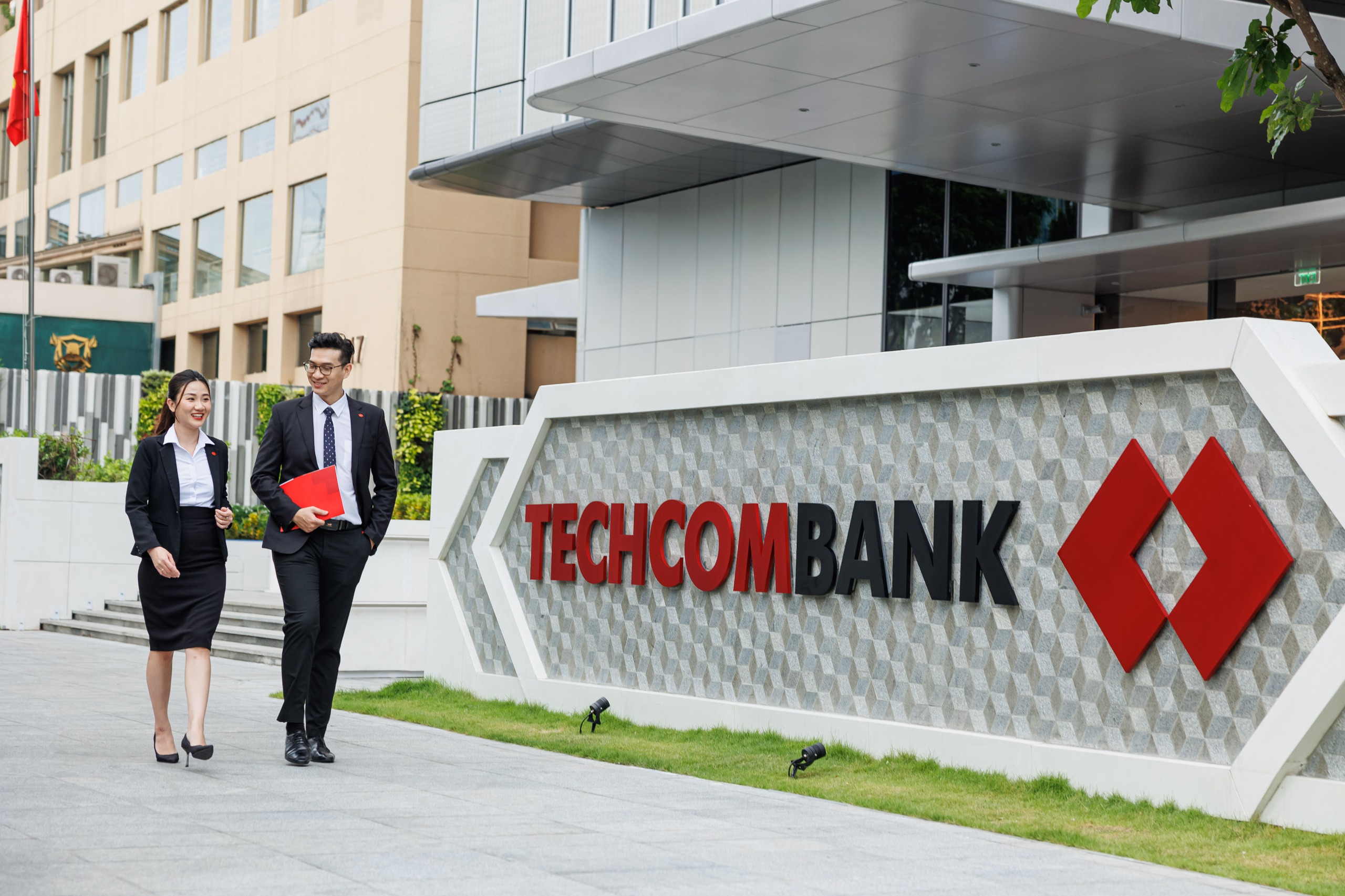 S&P công bố nâng xếp hạng tín nhiệm Techcombank lên mức BB- Ảnh 1. S&P công bố nâng xếp hạng tín nhiệm Techcombank lên mức BB- Ảnh 1.