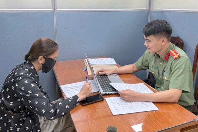 Tung tin "công an kiểm tra nồng độ cồn bằng máy giả”, cô gái bị phạt 7,5 triệu đồng- Ảnh 1. Tung tin "công an kiểm tra nồng độ cồn bằng máy giả”, cô gái bị phạt 7,5 triệu đồng- Ảnh 1.
