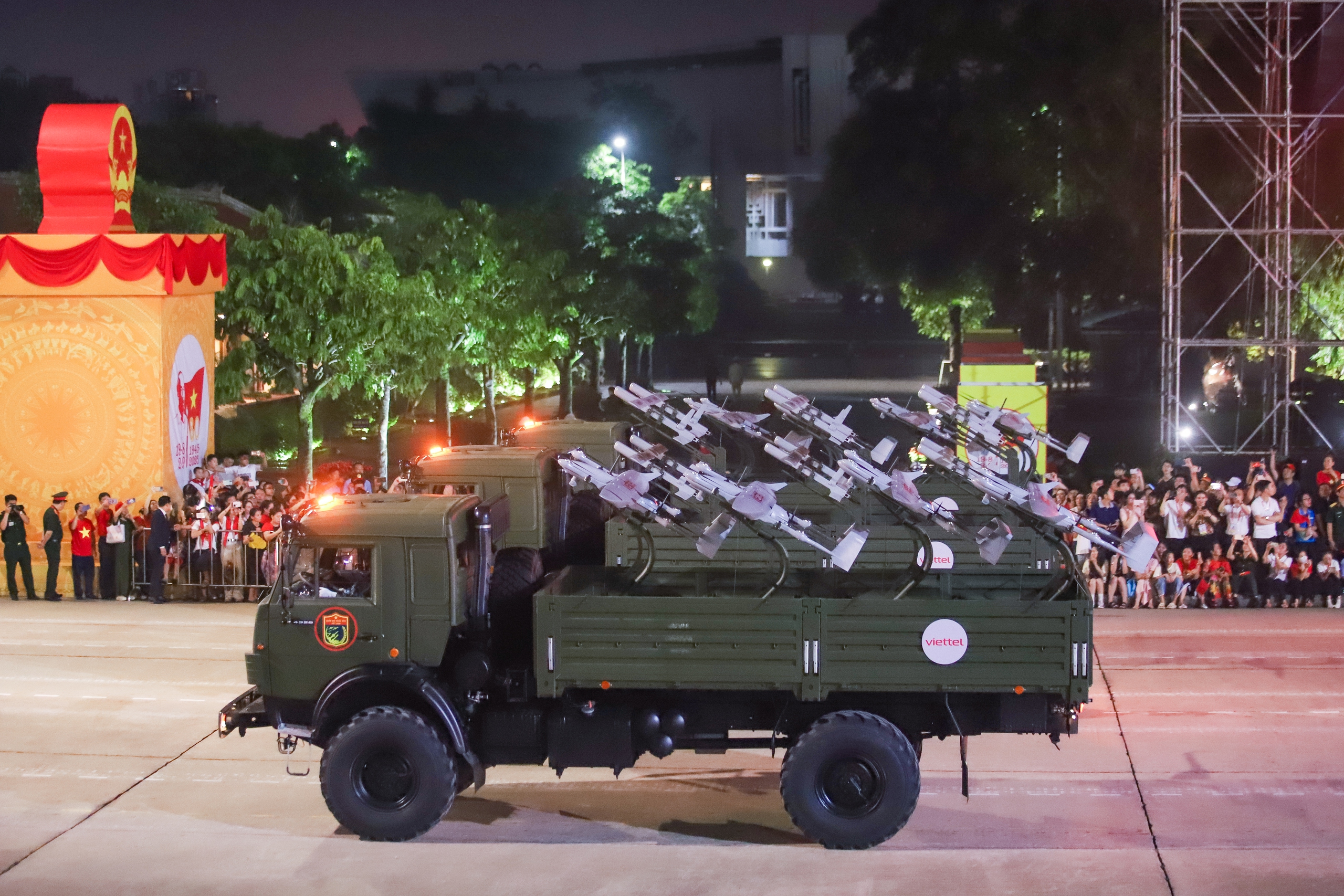 Dàn khí tài do Việt Nam sản xuất, cải tiến phô diễn uy lực trên Quảng trường Ba Đình- Ảnh 13. Dàn khí tài do Việt Nam sản xuất, cải tiến phô diễn uy lực trên Quảng trường Ba Đình- Ảnh 13.