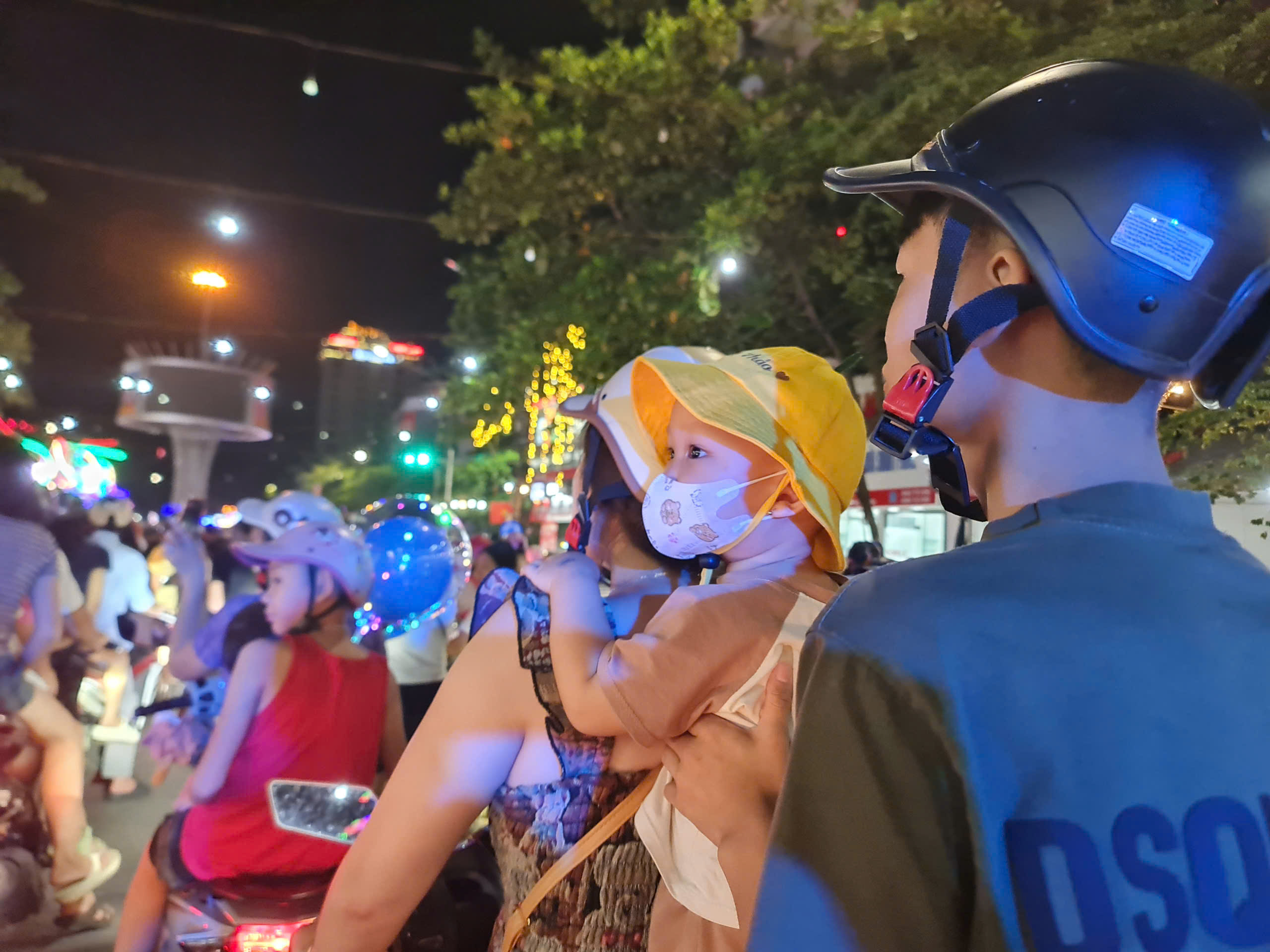 Lung linh sắc màu các mô hình đèn trung thu ở Tuyên Quang- Ảnh 9. Lung linh sắc màu các mô hình đèn trung thu ở Tuyên Quang- Ảnh 9.