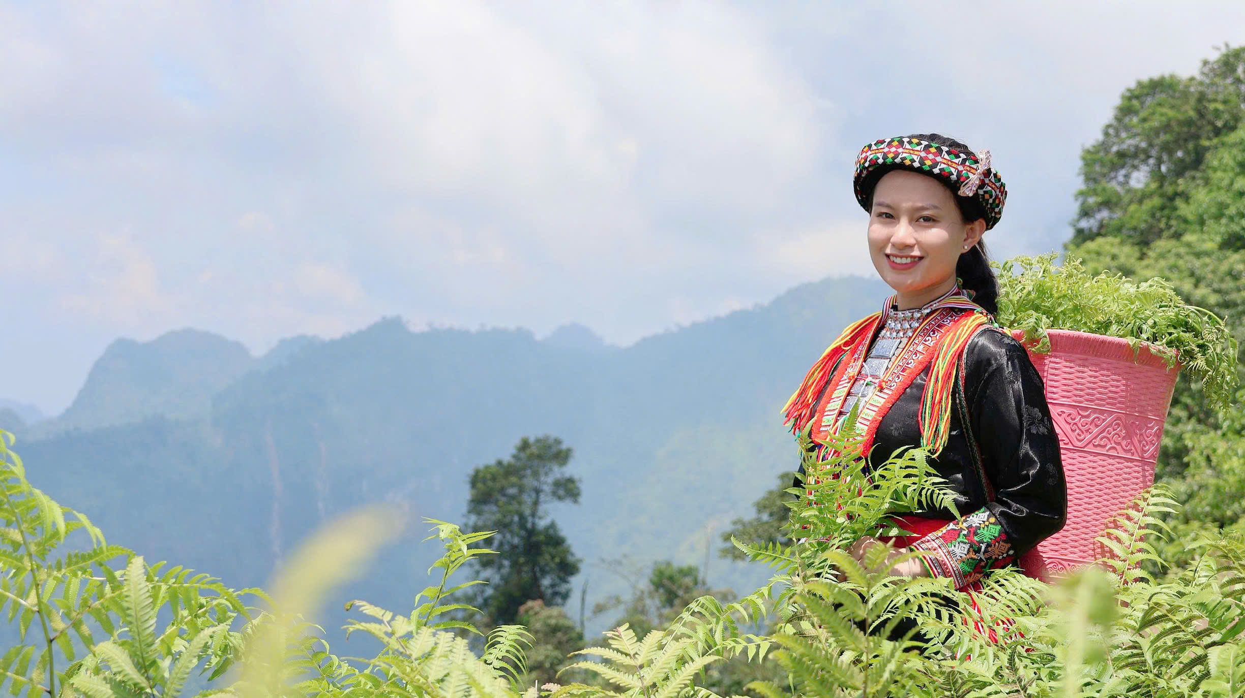 Người dân Lào Cai nô nức trang hoàng từ phố thị đến vùng núi đón Tết Độc lập- Ảnh 15. Người dân Lào Cai nô nức trang hoàng từ phố thị đến vùng núi đón Tết Độc lập- Ảnh 15.