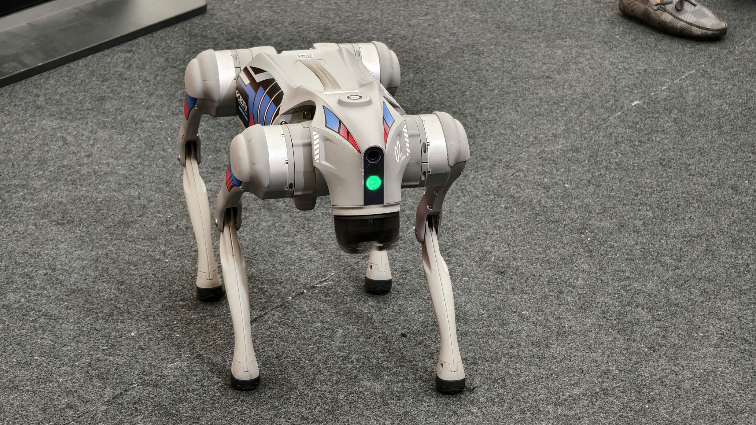Cận cảnh robot "trinh sát" dò mìn, súng khép góc, khí tài đặc biệt của lực lượng công an- Ảnh 3. Cận cảnh robot "trinh sát" dò mìn, súng khép góc, khí tài đặc biệt của lực lượng công an- Ảnh 3.