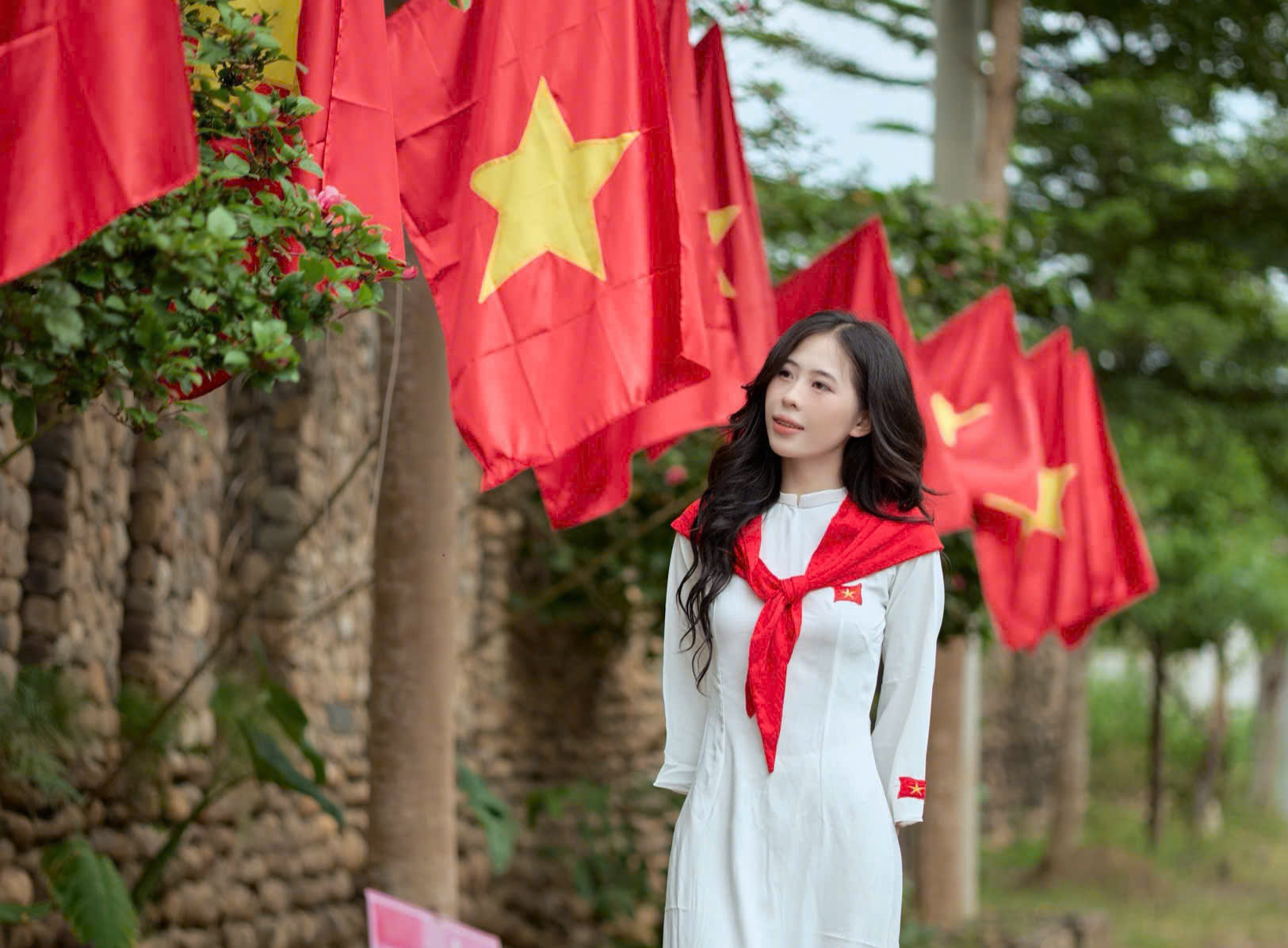 Người dân Lào Cai nô nức trang hoàng từ phố thị đến vùng núi đón Tết Độc lập- Ảnh 7. Người dân Lào Cai nô nức trang hoàng từ phố thị đến vùng núi đón Tết Độc lập- Ảnh 7.