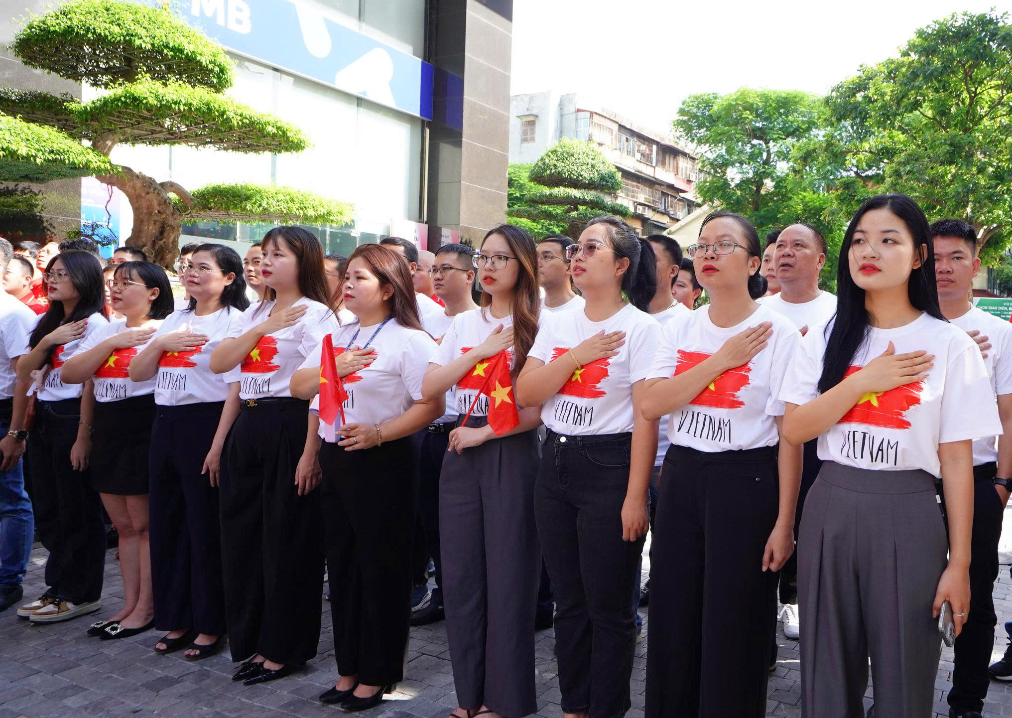 Xúc động lễ chào cờ đặc biệt tại Vinaconex- Ảnh 5.