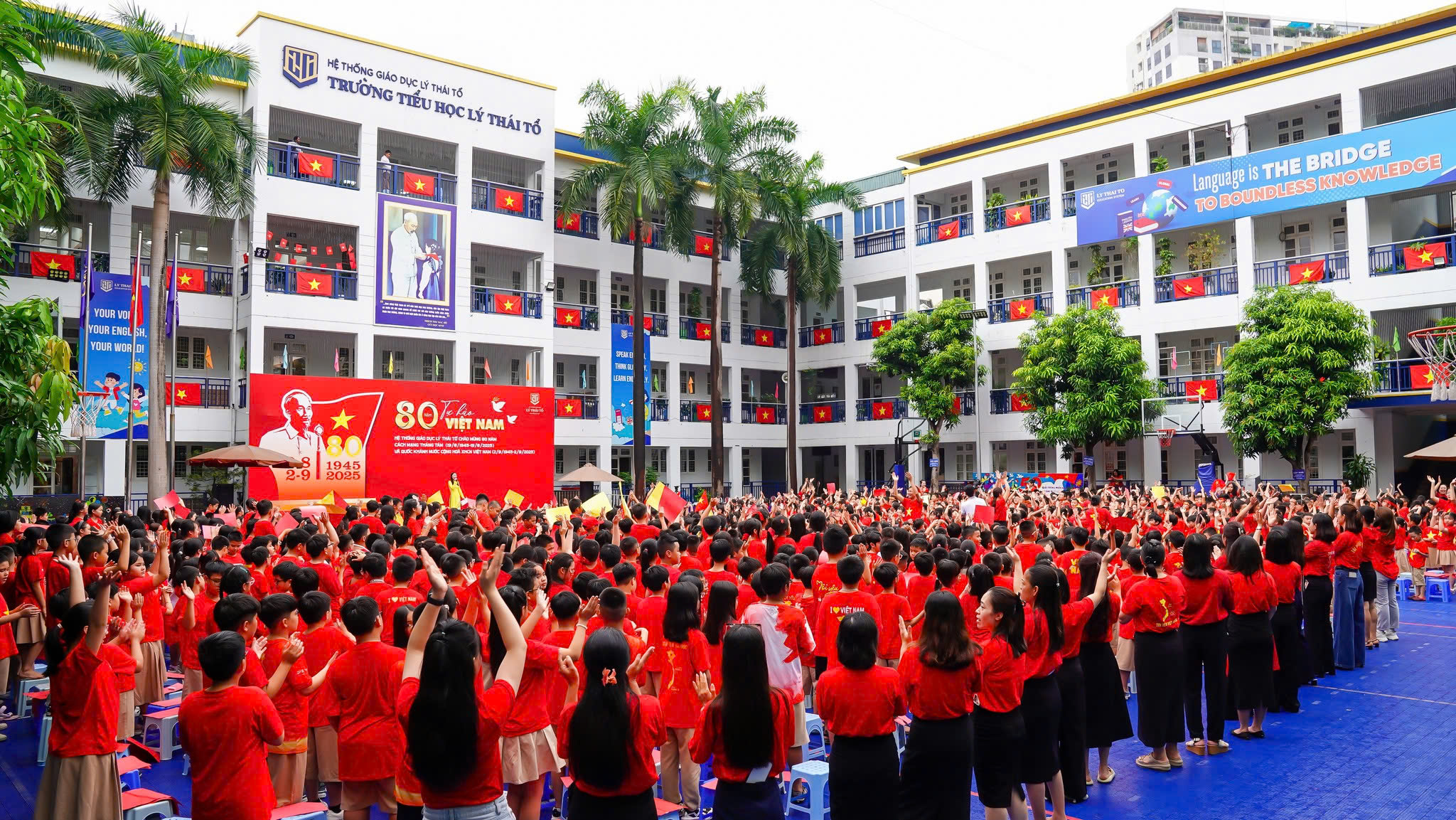 Xúc động lễ chào cờ đặc biệt tại Vinaconex- Ảnh 6.