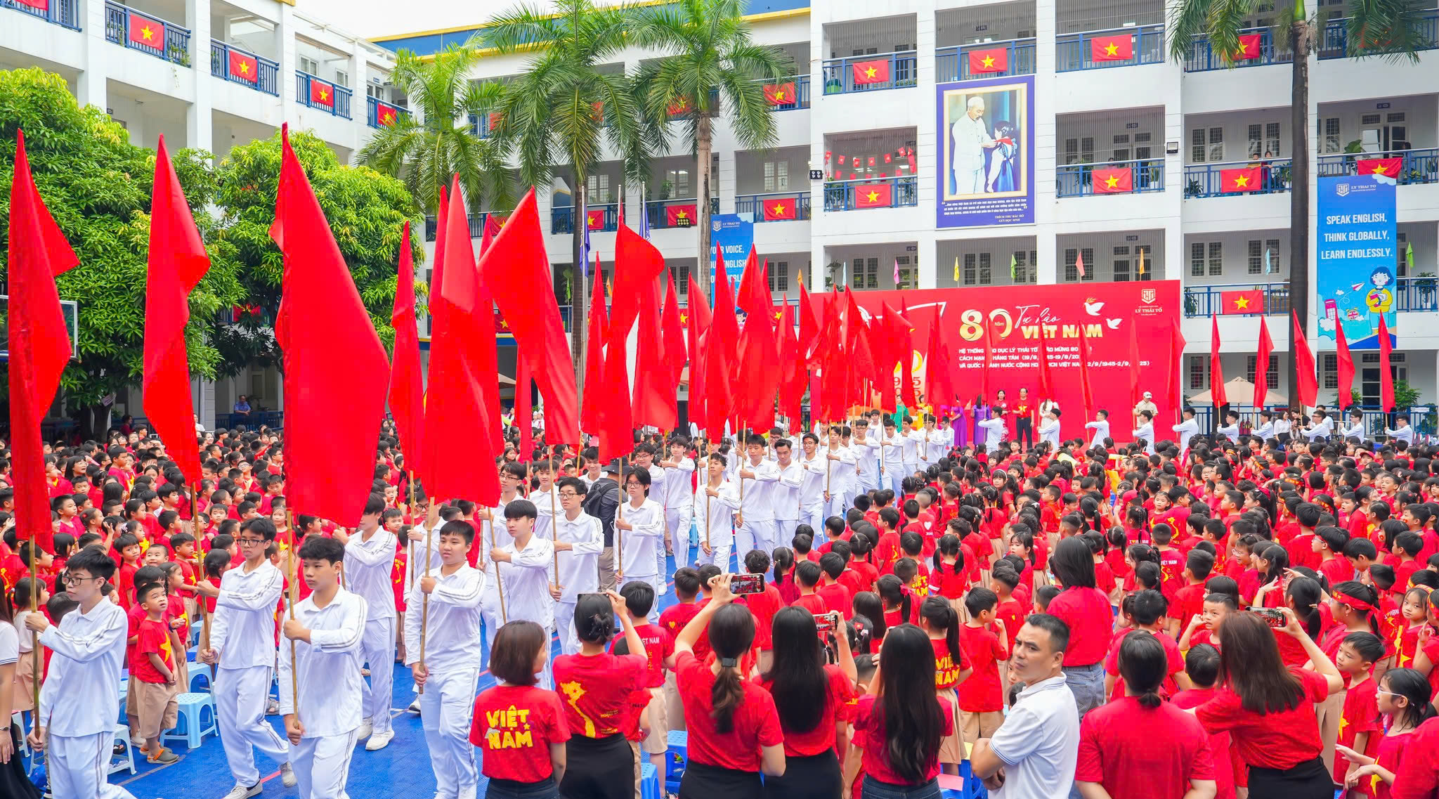 Xúc động lễ chào cờ đặc biệt tại Vinaconex- Ảnh 8.