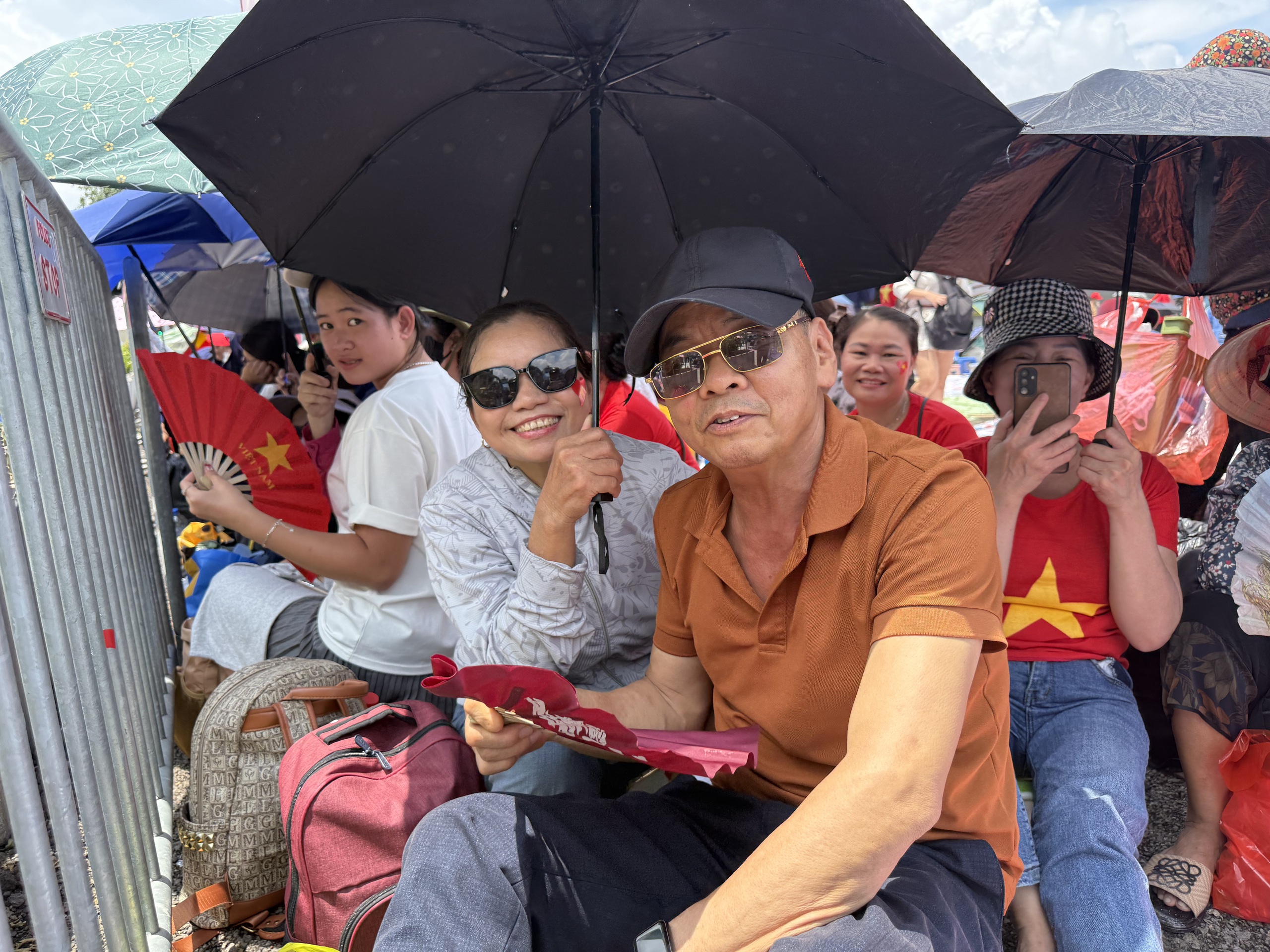Vượt nghìn km về Thủ đô, "cắm chốt" chờ xem tổng duyệt diễu binh trước 1 ngày- Ảnh 13.