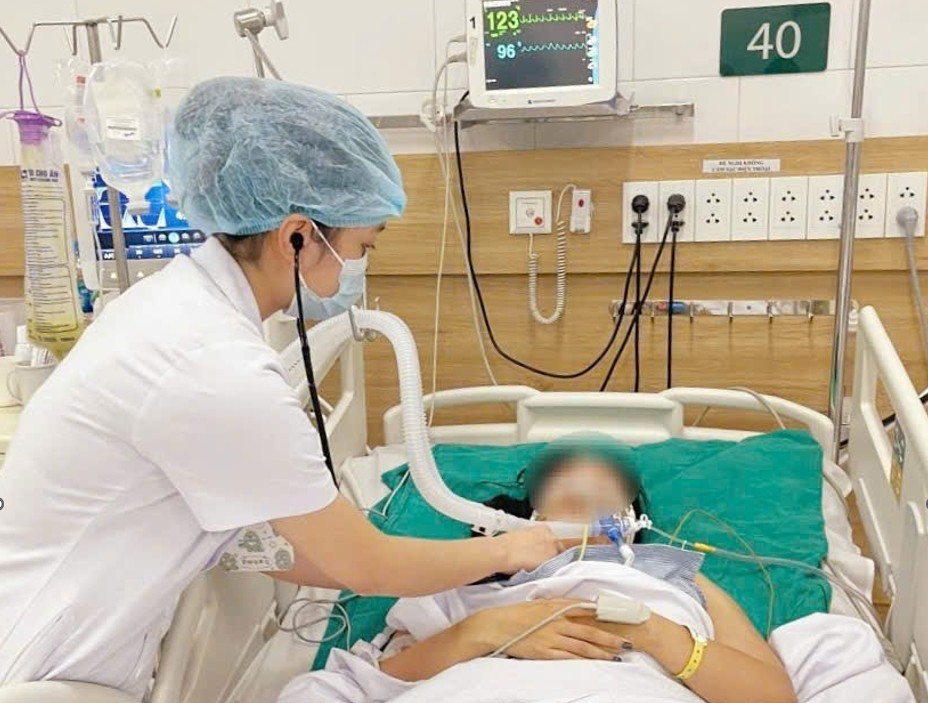 Hai người phụ nữ liệt toàn thân sau tiêm botox làm đẹp- Ảnh 1. Hai người phụ nữ liệt toàn thân sau tiêm botox làm đẹp- Ảnh 1.