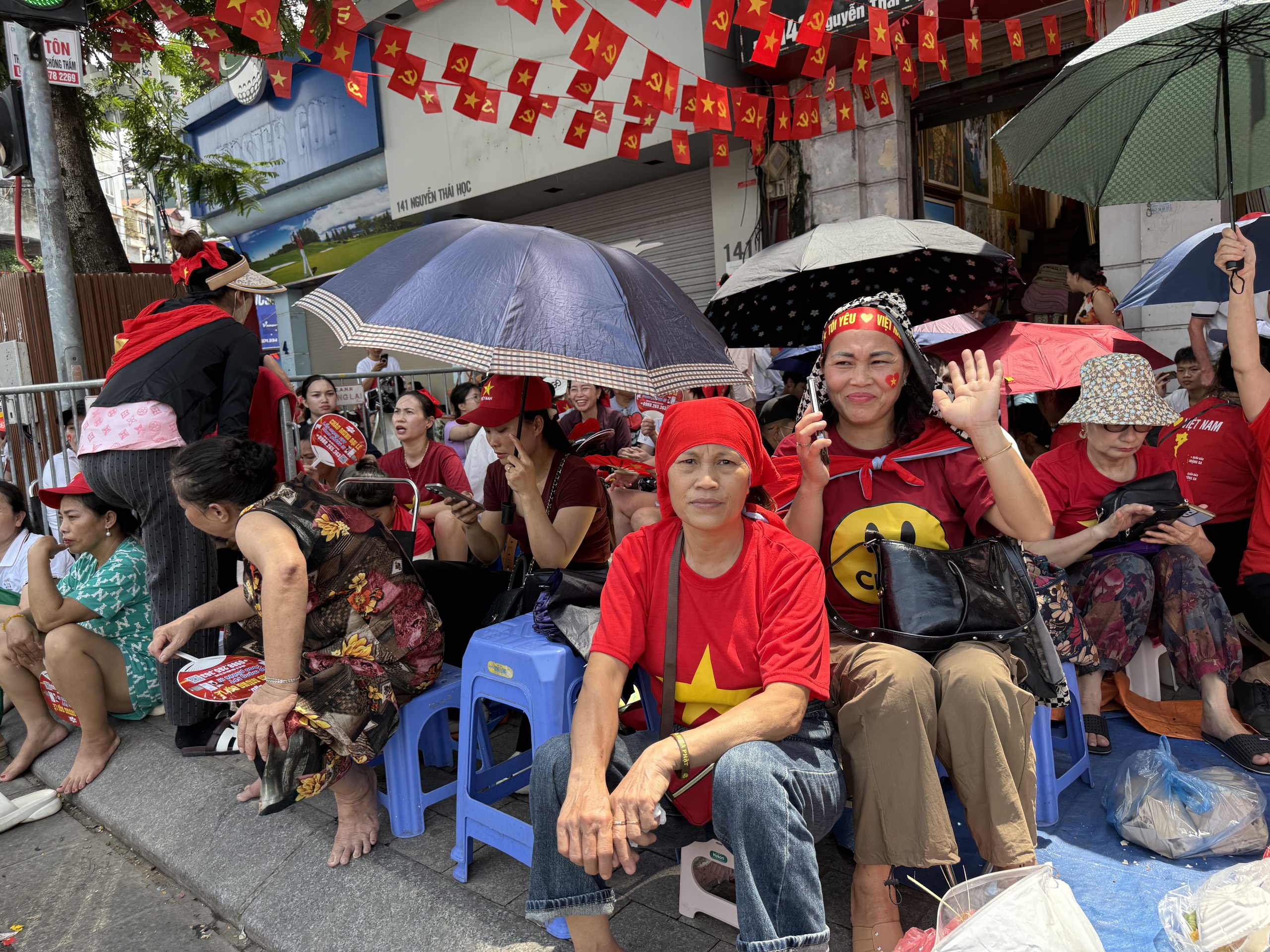 Vượt nghìn km về Thủ đô, "cắm chốt" chờ xem tổng duyệt diễu binh trước 1 ngày- Ảnh 2.