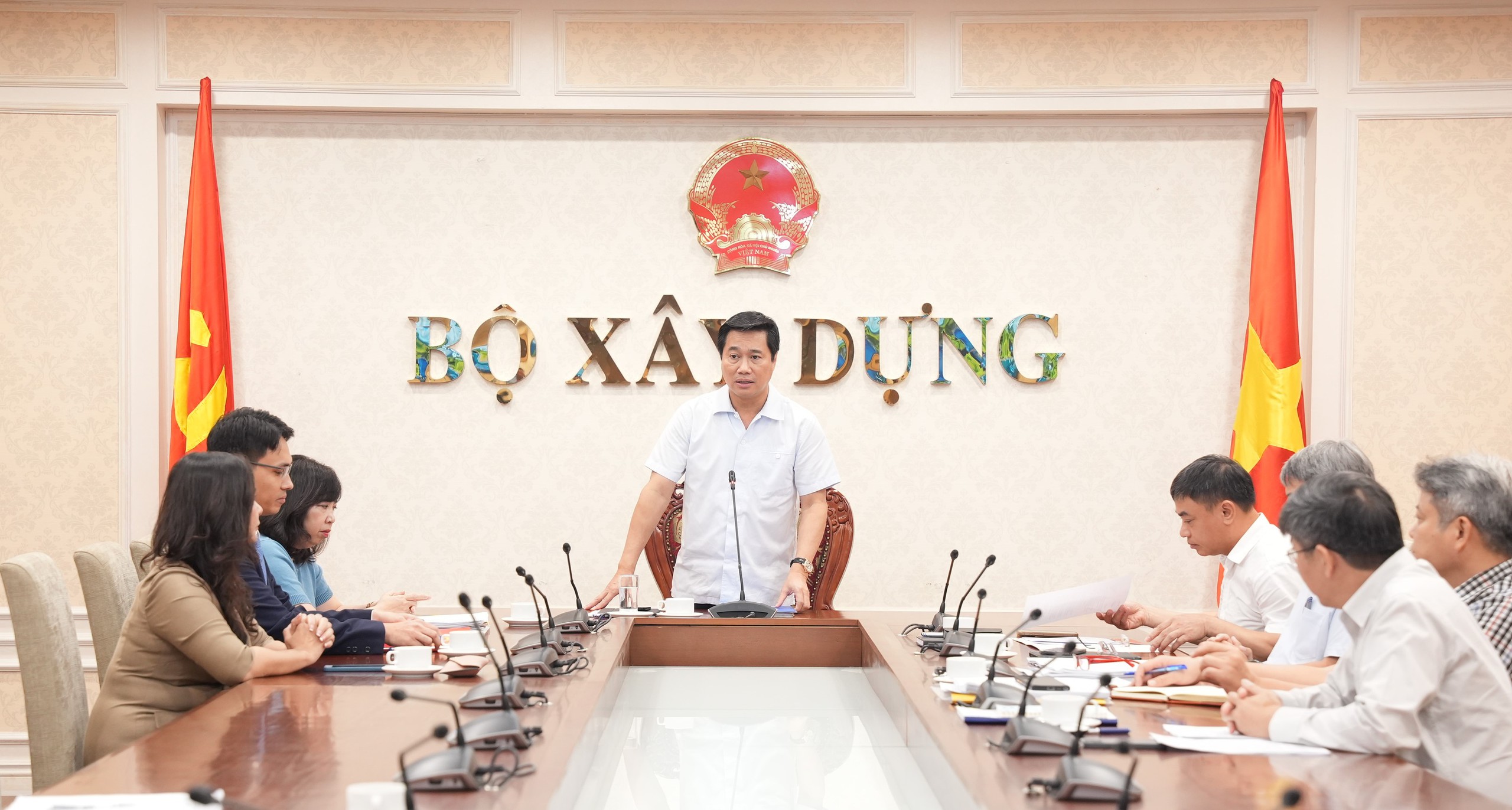 Thứ trưởng Bộ Xây dựng Nguyễn Tường Văn phát biểu chỉ đạo tại buổi lễ. Thứ trưởng Bộ Xây dựng Nguyễn Tường Văn phát biểu chỉ đạo tại buổi lễ.