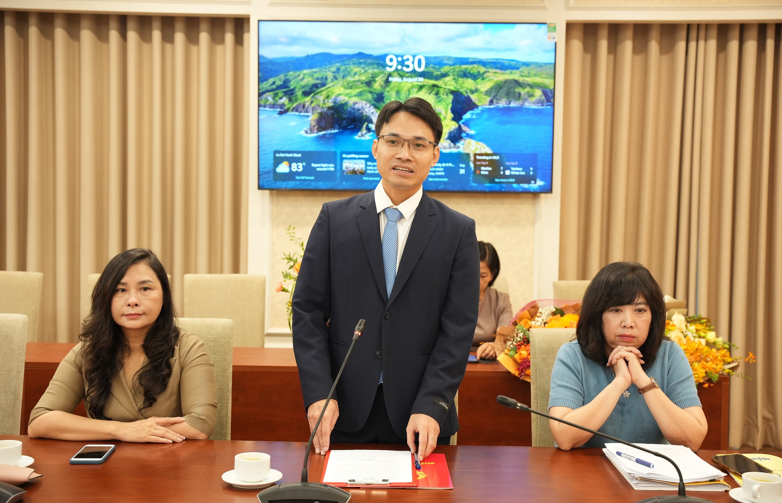 Tân Phó Vụ trưởng Vụ Quy hoạch - Kiến trúc Trần Văn Hậu phát biểu nhận nhiệm vụ mới. Tân Phó Vụ trưởng Vụ Quy hoạch - Kiến trúc Trần Văn Hậu phát biểu nhận nhiệm vụ mới.