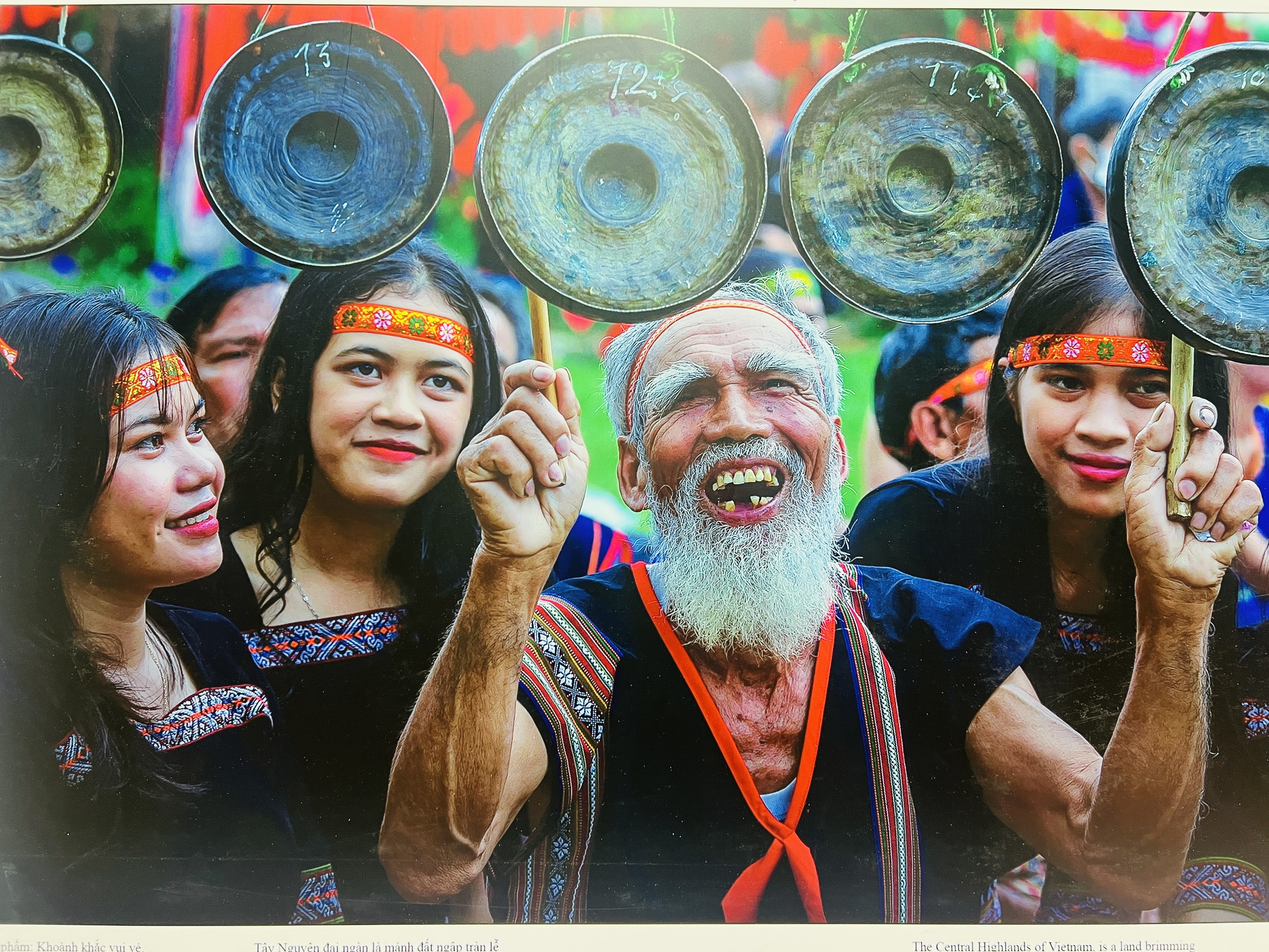 Triển lãm ảnh "Việt Nam hạnh phúc": Cảm nhận hạnh phúc từ những điều bình dị- Ảnh 3. Triển lãm ảnh "Việt Nam hạnh phúc": Cảm nhận hạnh phúc từ những điều bình dị- Ảnh 3.
