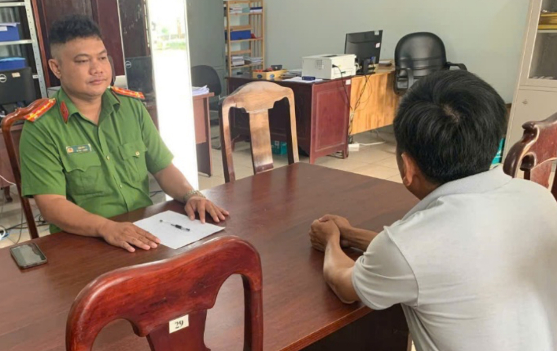 Giả công an, nhóm lừa đảo dựng kịch bản bắt cóc nữ sinh nhốt trong nhà nghỉ để tống tiền- Ảnh 2. Giả công an, nhóm lừa đảo dựng kịch bản bắt cóc nữ sinh nhốt trong nhà nghỉ để tống tiền- Ảnh 2.