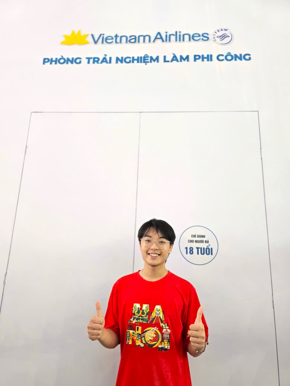 Người dân hào hứng trải nghiệm “Khát vọng bầu trời" ở khu triển lãm hơn 10.000m2- Ảnh 22. Người dân hào hứng trải nghiệm “Khát vọng bầu trời" ở khu triển lãm hơn 10.000m2- Ảnh 22.