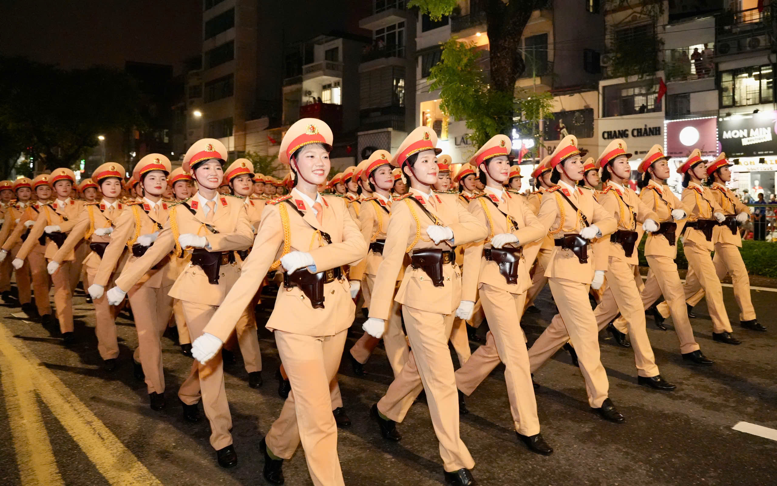 Công an Hà Nội cấm nhiều tuyến đường phục vụ tổng duyệt diễu binh, diễu hành- Ảnh 2. Công an Hà Nội cấm nhiều tuyến đường phục vụ tổng duyệt diễu binh, diễu hành- Ảnh 2.