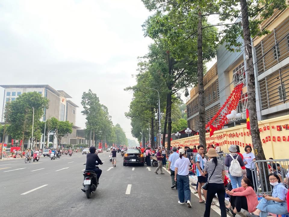 Đội mưa, thức xuyên đêm giữ chỗ xem tổng duyệt diễu binh, diễu hành trước 30 tiếng- Ảnh 20.
