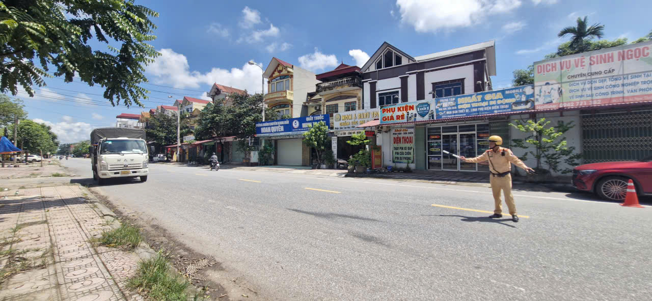 Bắc Ninh: TNGT giảm sâu sau một tháng tổng kiểm soát phương tiện kinh doanh vận tải- Ảnh 1. Bắc Ninh: TNGT giảm sâu sau một tháng tổng kiểm soát phương tiện kinh doanh vận tải- Ảnh 1.