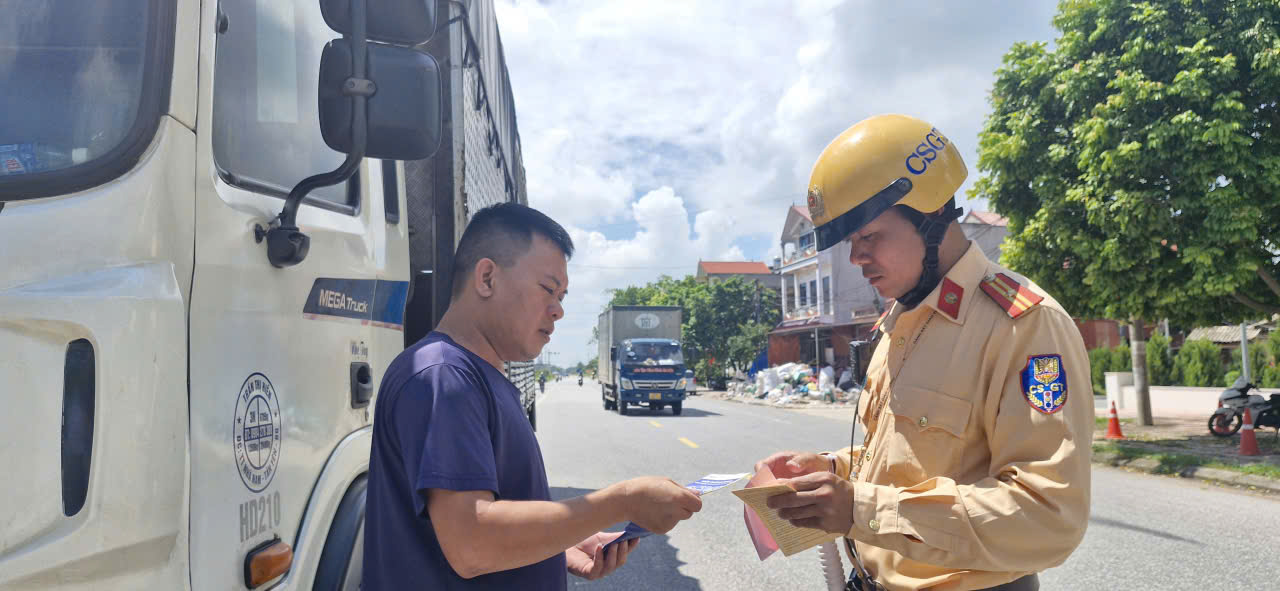 Bắc Ninh: TNGT giảm sâu sau một tháng tổng kiểm soát phương tiện kinh doanh vận tải- Ảnh 2. Bắc Ninh: TNGT giảm sâu sau một tháng tổng kiểm soát phương tiện kinh doanh vận tải- Ảnh 2.