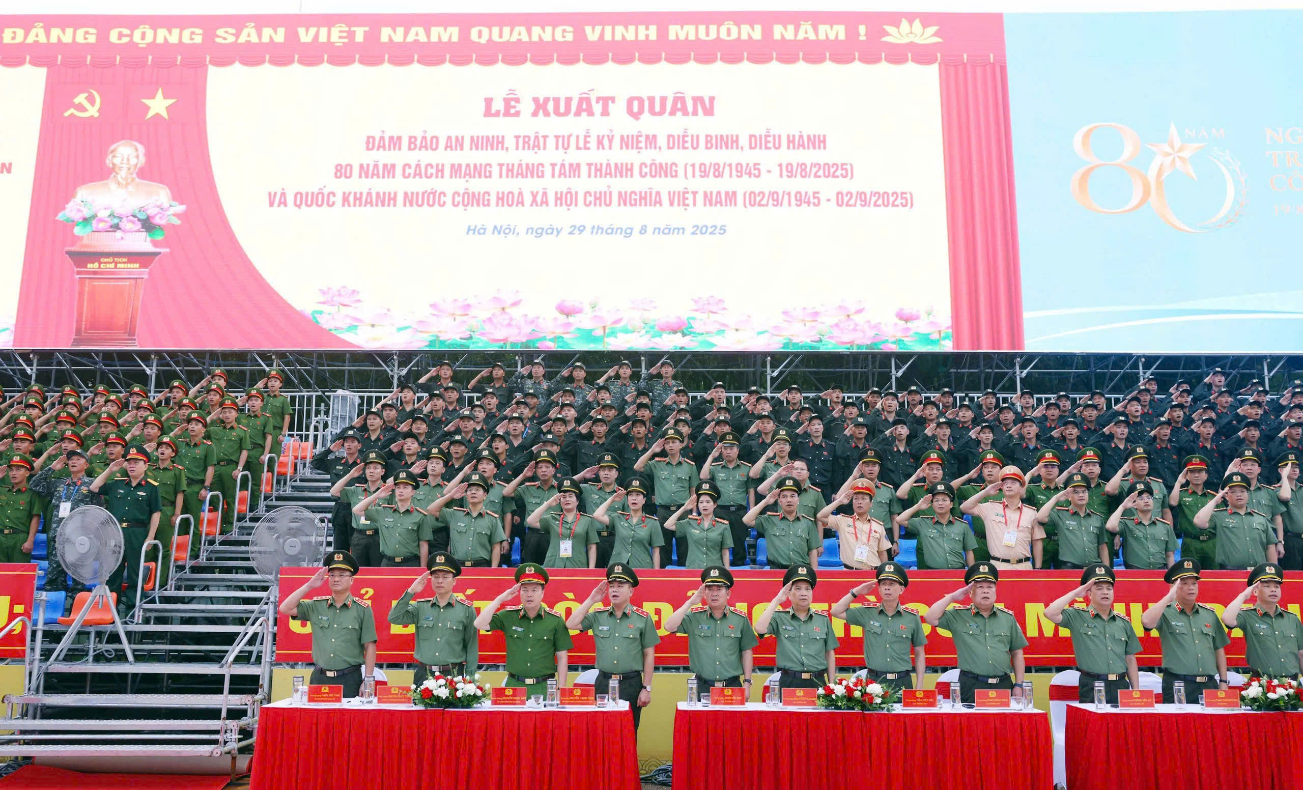 Hơn 1.300 cán bộ, chiến sĩ công an xuất quân bảo vệ Lễ kỷ niệm 80 năm Quốc khánh- Ảnh 1.