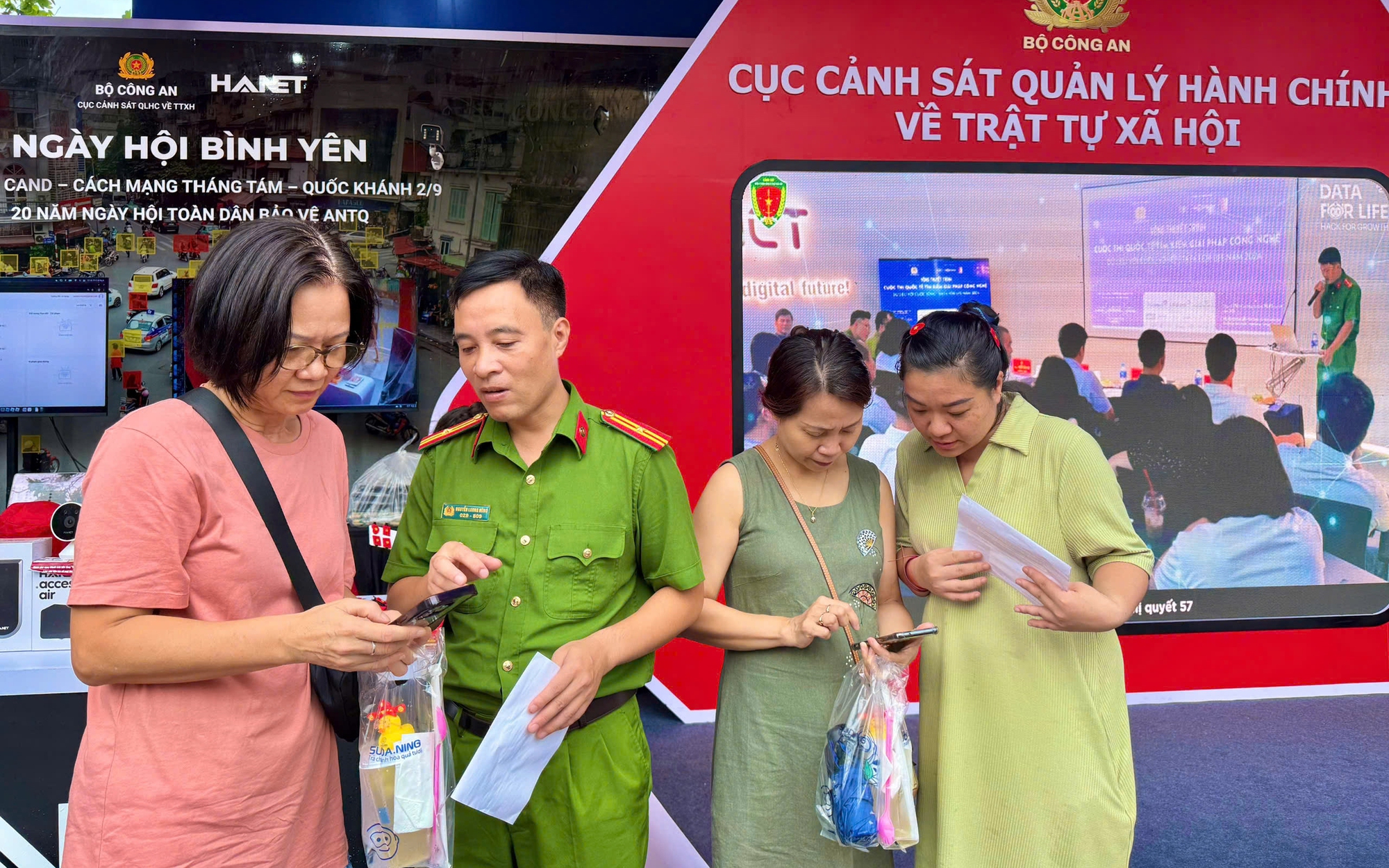 Đẩy nhanh triển khai cấp tài khoản an sinh xã hội trên VNeID- Ảnh 2. Bộ Công an hướng dẫn cách nhận 100.000 đồng, khuyến cáo cảnh giác các hành vi lừa đảo