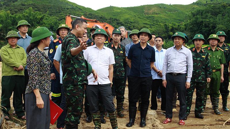 Phó Thủ tướng Lê Thành Long thăm hỏi, động viên người dân vùng lũ ở Sơn La- Ảnh 2.