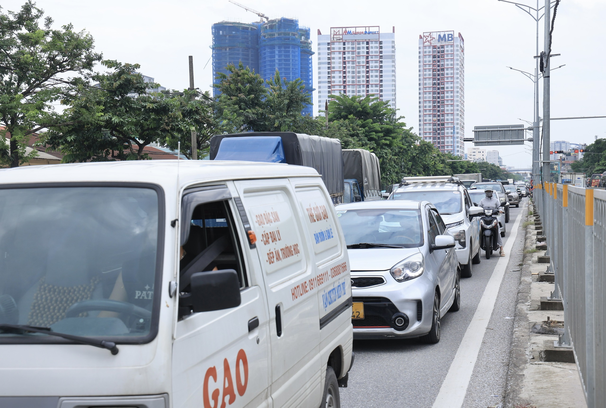 Hà Nội: Nhiều tuyến phố đông nghẹt ngày đầu nghỉ lễ Quốc khánh 2/9- Ảnh 6. Hà Nội: Nhiều tuyến phố đông nghẹt ngày đầu nghỉ lễ Quốc khánh 2/9- Ảnh 6.