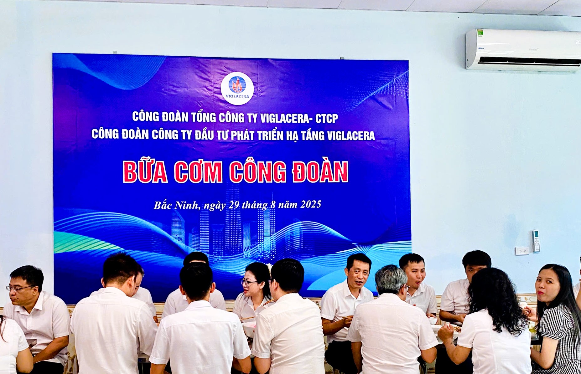 Viglacera gắn kết yêu thương với "Bữa cơm Công đoàn"- Ảnh 4.