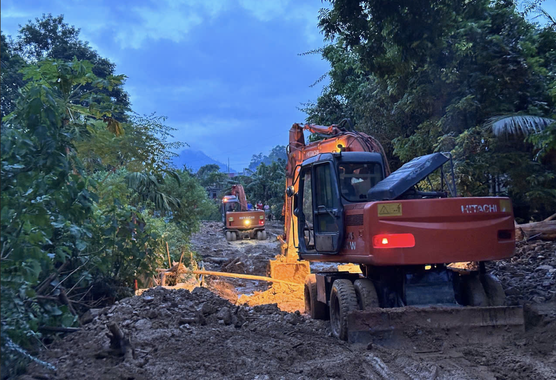 Bộ Xây dựng: Vừa khắc phục hậu quả bão số 5, vừa chủ động chuẩn bị ứng phó bão số 6- Ảnh 1.