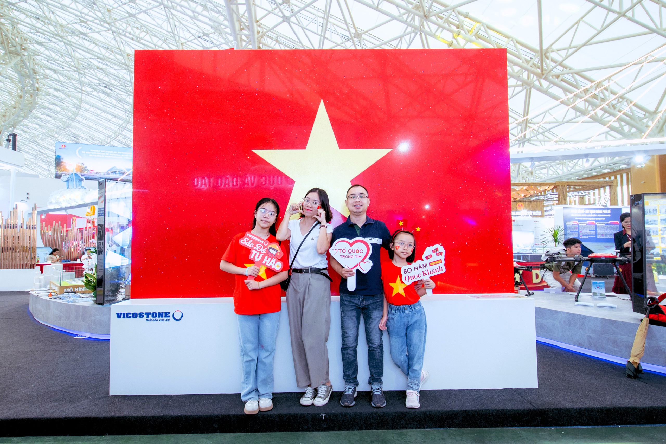 Check in với Quốc kỳ bằng đá lớn nhất Việt Nam tại triển lãm thành tựu ngành Xây dựng- Ảnh 30. Check in với Quốc kỳ bằng đá lớn nhất Việt Nam tại triển lãm thành tựu ngành Xây dựng- Ảnh 30.