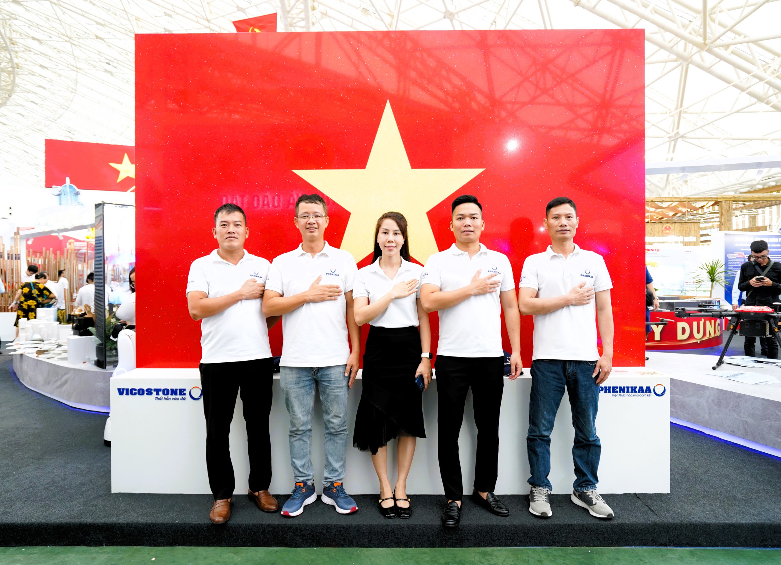 Check in với Quốc kỳ bằng đá lớn nhất Việt Nam tại triển lãm thành tựu ngành Xây dựng- Ảnh 7. Check in với Quốc kỳ bằng đá lớn nhất Việt Nam tại triển lãm thành tựu ngành Xây dựng- Ảnh 7.