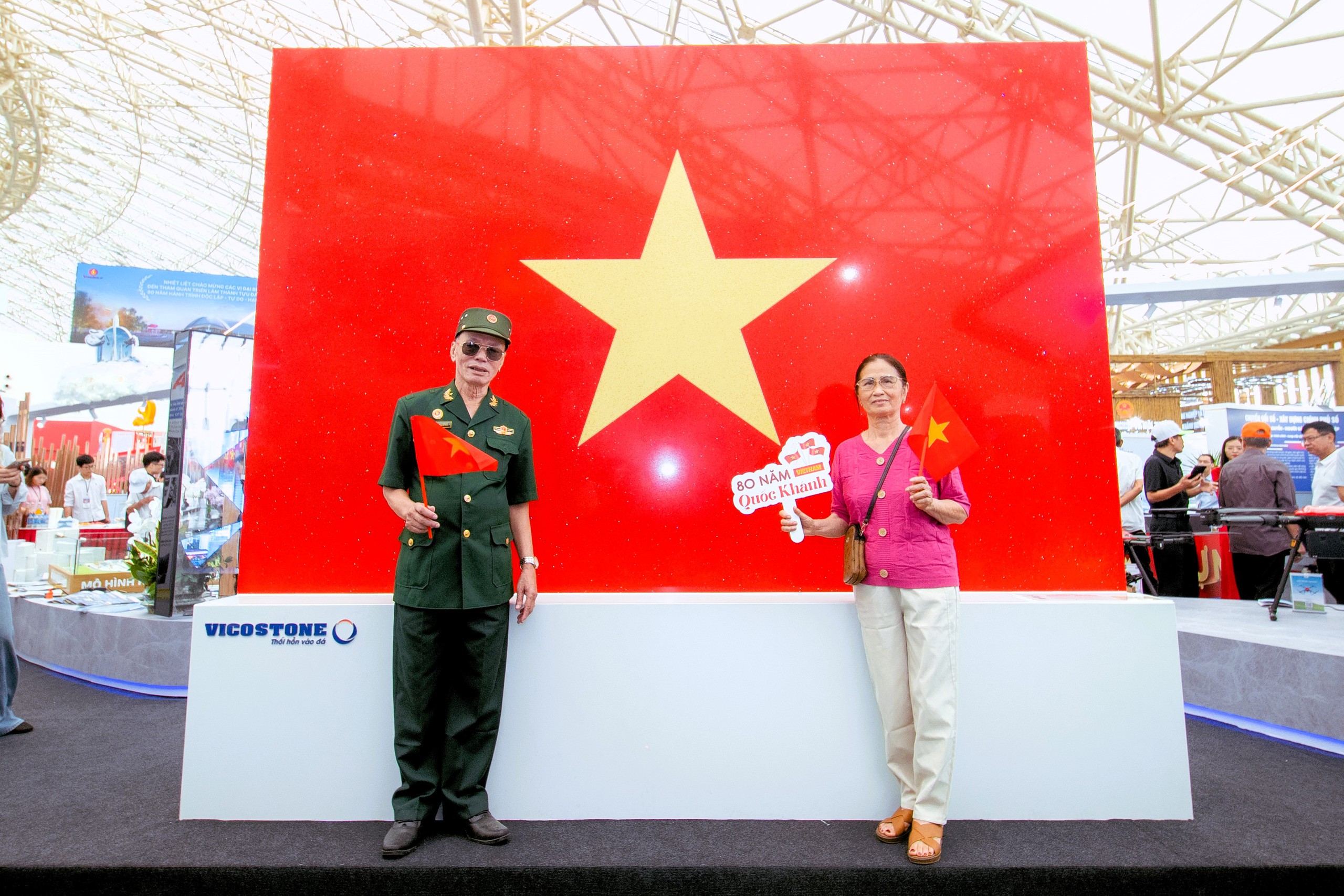Check in với Quốc kỳ bằng đá lớn nhất Việt Nam tại triển lãm thành tựu ngành Xây dựng- Ảnh 24. Check in với Quốc kỳ bằng đá lớn nhất Việt Nam tại triển lãm thành tựu ngành Xây dựng- Ảnh 24.