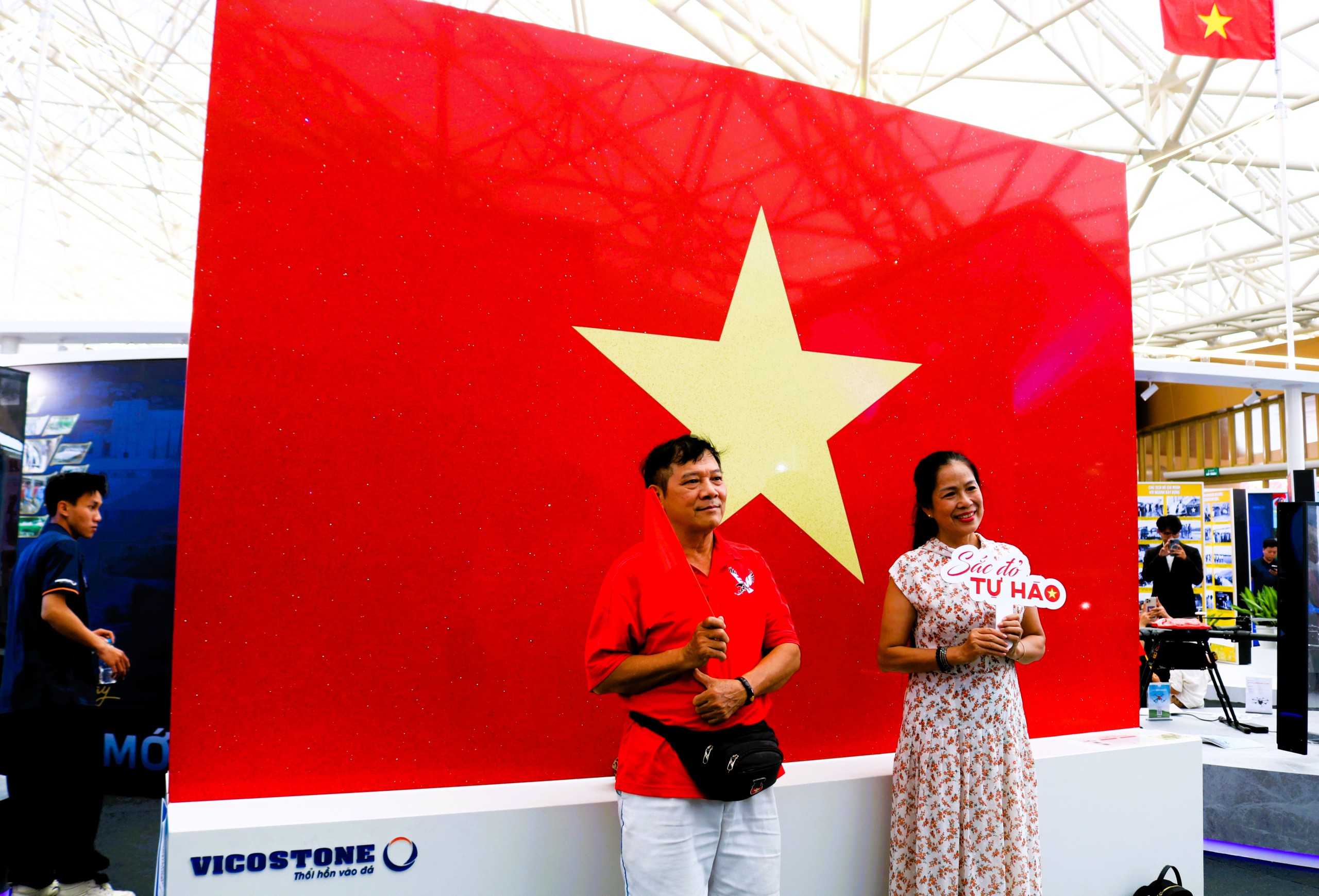 Check in với Quốc kỳ bằng đá lớn nhất Việt Nam tại triển lãm thành tựu ngành Xây dựng- Ảnh 23. Check in với Quốc kỳ bằng đá lớn nhất Việt Nam tại triển lãm thành tựu ngành Xây dựng- Ảnh 23.
