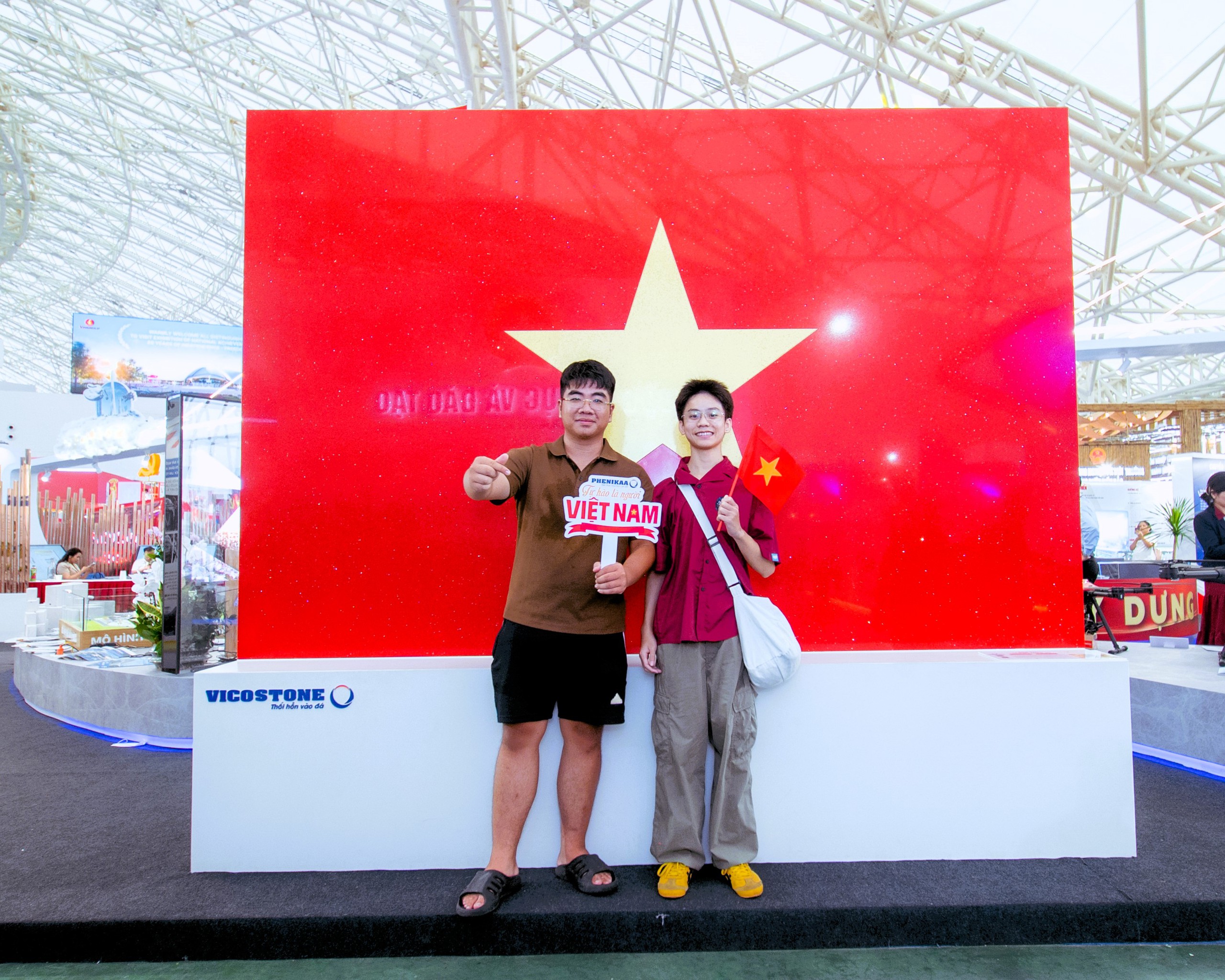 Check in với Quốc kỳ bằng đá lớn nhất Việt Nam tại triển lãm thành tựu ngành Xây dựng- Ảnh 21. Check in với Quốc kỳ bằng đá lớn nhất Việt Nam tại triển lãm thành tựu ngành Xây dựng- Ảnh 21.