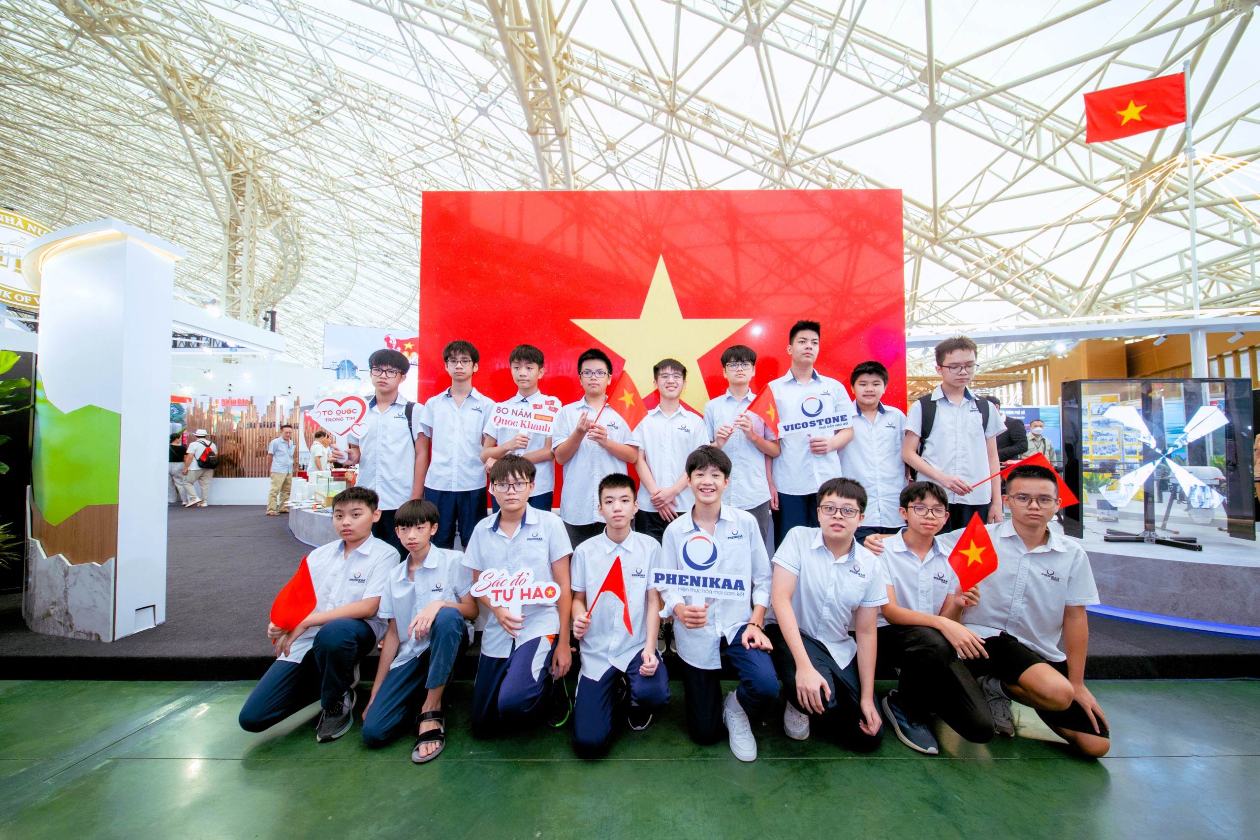 Check in với Quốc kỳ bằng đá lớn nhất Việt Nam tại triển lãm thành tựu ngành Xây dựng- Ảnh 9. Check in với Quốc kỳ bằng đá lớn nhất Việt Nam tại triển lãm thành tựu ngành Xây dựng- Ảnh 9.