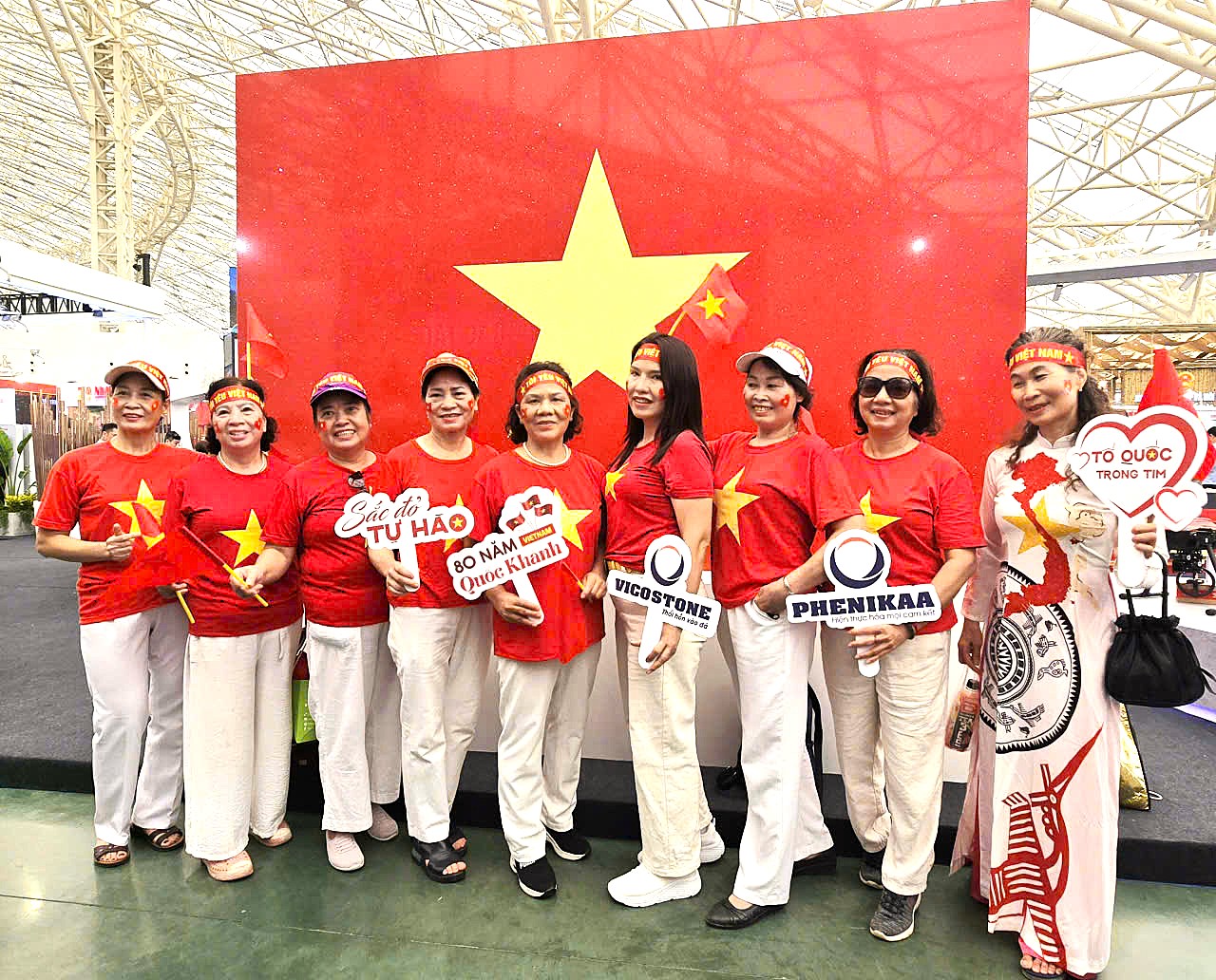 Check in với Quốc kỳ bằng đá lớn nhất Việt Nam tại triển lãm thành tựu ngành Xây dựng- Ảnh 32. Check in với Quốc kỳ bằng đá lớn nhất Việt Nam tại triển lãm thành tựu ngành Xây dựng- Ảnh 32.