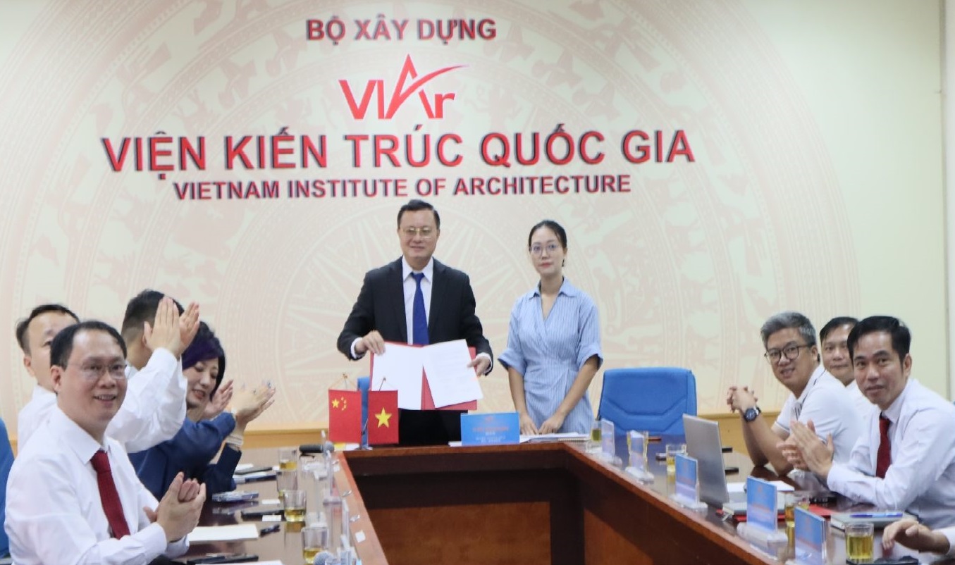 Viện Kiến trúc quốc gia (Bộ Xây dựng) và Tập đoàn Viện Nghiên cứu thiết kế - Đại học Kiến trúc Đồng Tế (Trung Quốc) đã ký kết biên bản ghi nhớ hợp tác.