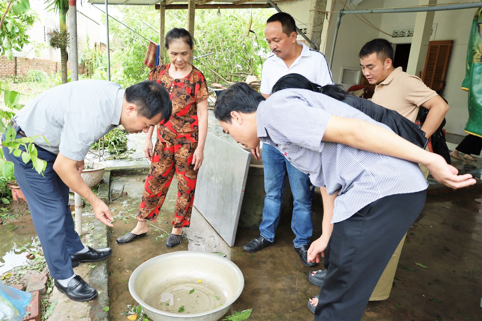 Người dân Hà Tĩnh cần làm gì sau bão để phòng tránh nguy cơ dịch bệnh?- Ảnh 1. Người dân Hà Tĩnh cần làm gì sau bão để phòng tránh nguy cơ dịch bệnh?- Ảnh 1.